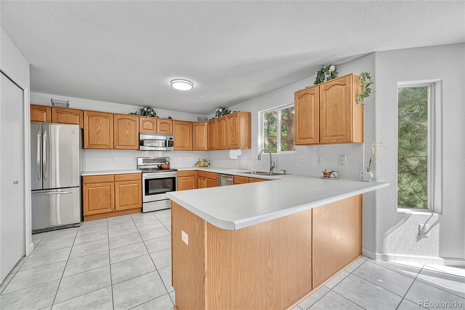 Littleton, Colorado, 80125, United States, 4 Bedrooms Bedrooms, ,3 BathroomsBathrooms,Residential,For Sale,1955641