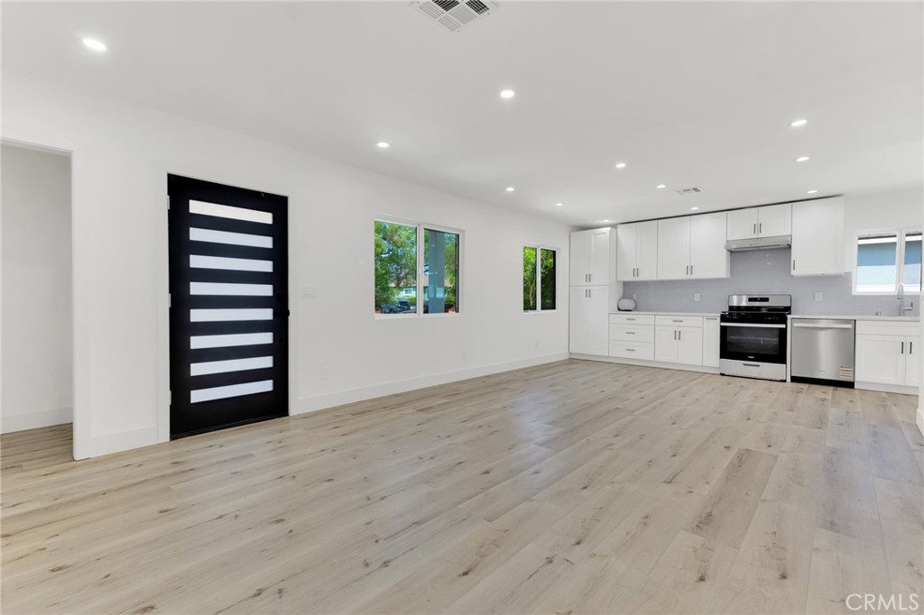 Arleta, California, 91331, United States, 6 Bedrooms Bedrooms, ,4 BathroomsBathrooms,Residential,For Sale,1941293