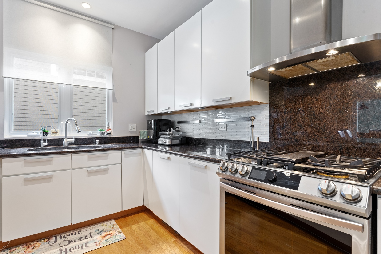 Northbrook, Illinois, 60062, United States, 5 Bedrooms Bedrooms, ,5 BathroomsBathrooms,Residential,For Sale,1987752