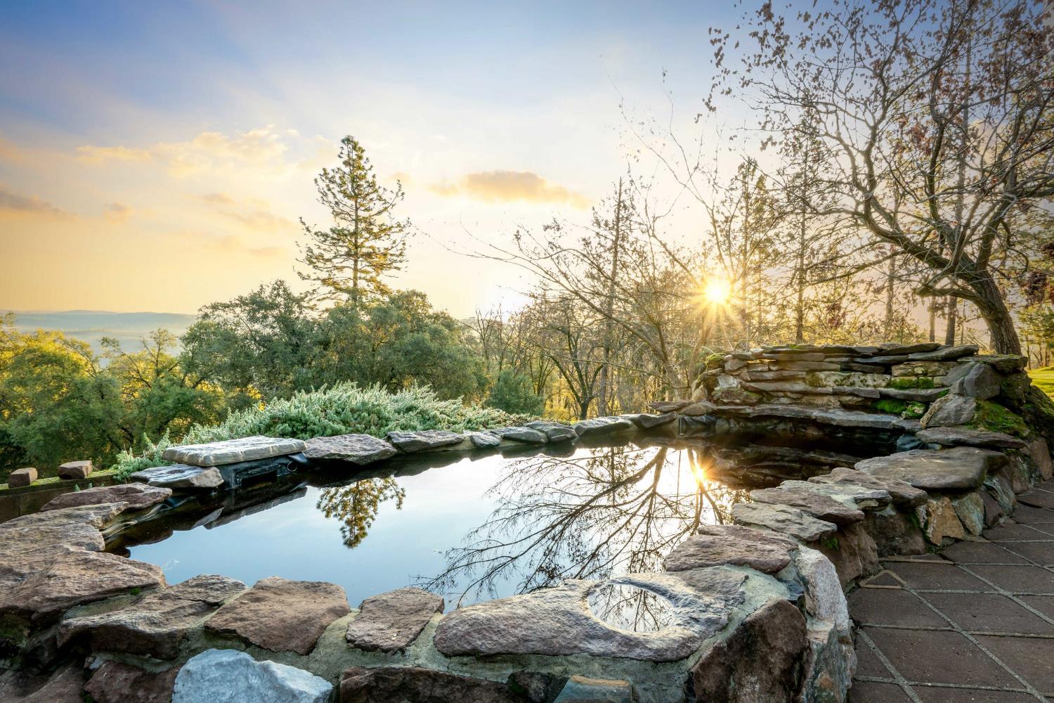 Grass Valley, California, 95949, United States, 3 Bedrooms Bedrooms, ,5 BathroomsBathrooms,Residential,For Sale,2006343