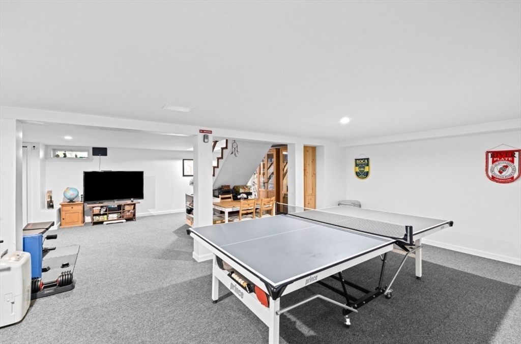 Braintree, Massachusetts, 02184, United States, 5 Bedrooms Bedrooms, ,4 BathroomsBathrooms,Residential,For Sale,1857635