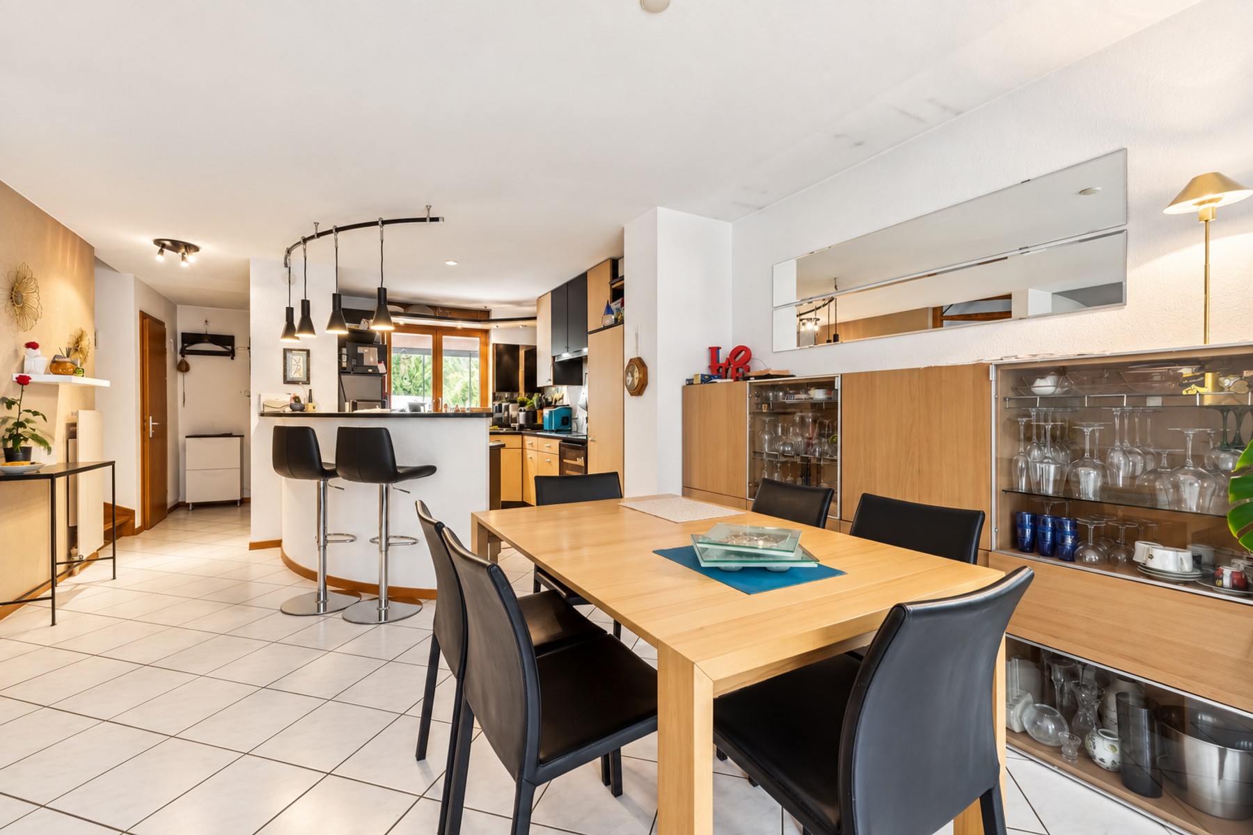  Semi-detached house with a gable roof and a peaceful garden in Chavannes-des-Boi - 物件實景