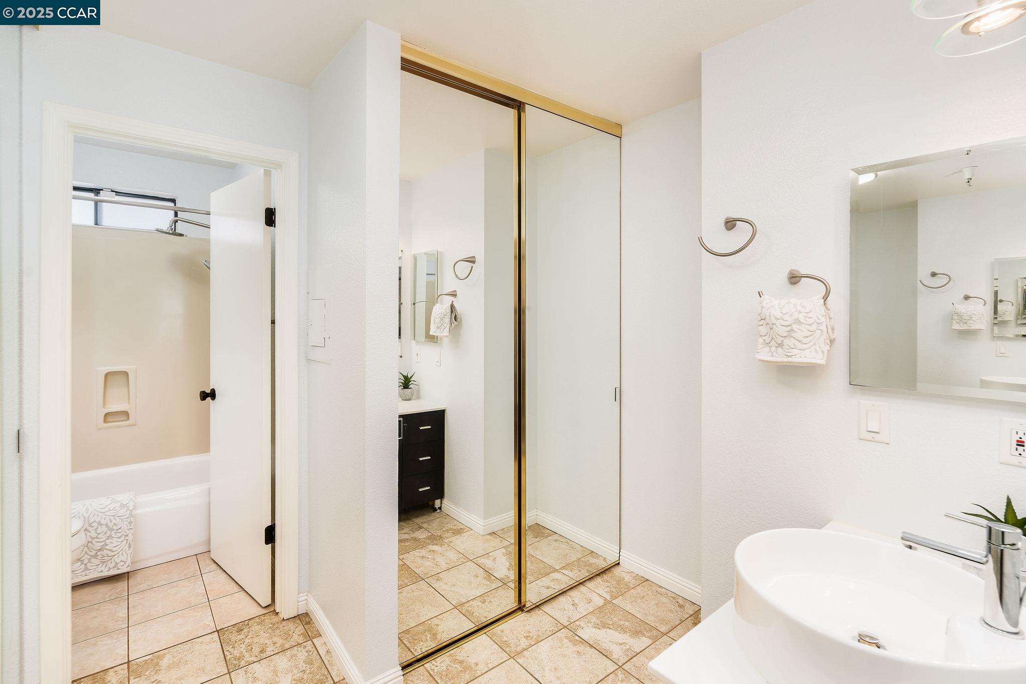 Walnut Creek, California, 94595, United States, 2 Bedrooms Bedrooms, ,1 BathroomBathrooms,Residential,For Sale,1987718