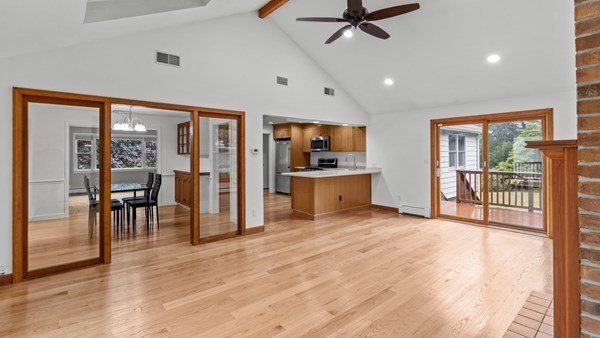 Southborough, Massachusetts, 01772, United States, 4 Bedrooms Bedrooms, ,3 BathroomsBathrooms,Residential,For Sale,1981487