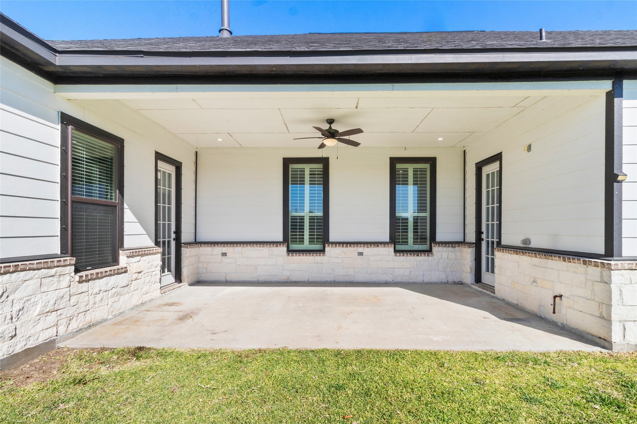 Angleton, Texas, 77515, United States, 4 Bedrooms Bedrooms, ,4 BathroomsBathrooms,Residential,For Sale,1992387