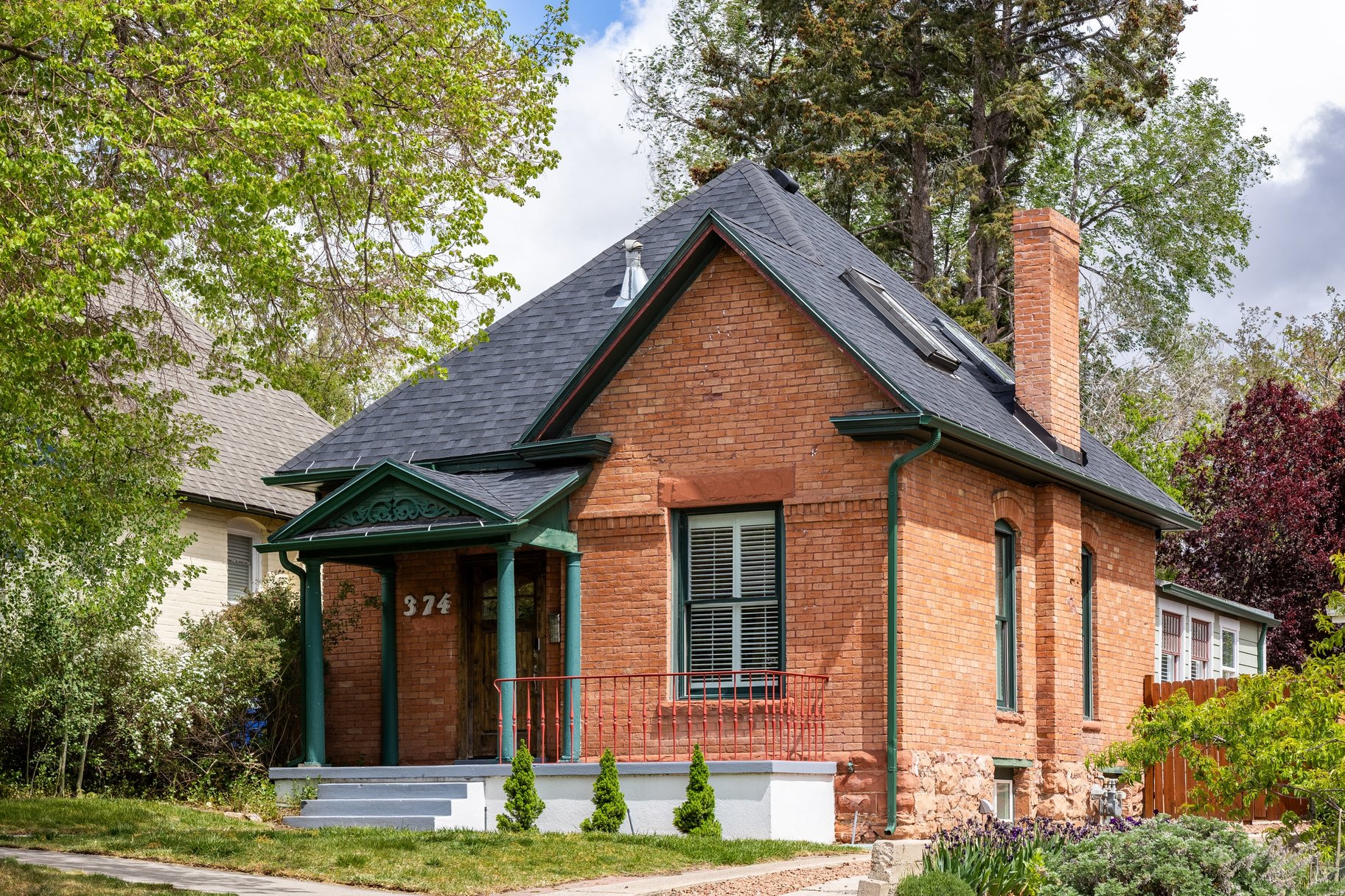  Charming Avenues Home Blending Timeless Character with Everyday Comfort - 物件實景