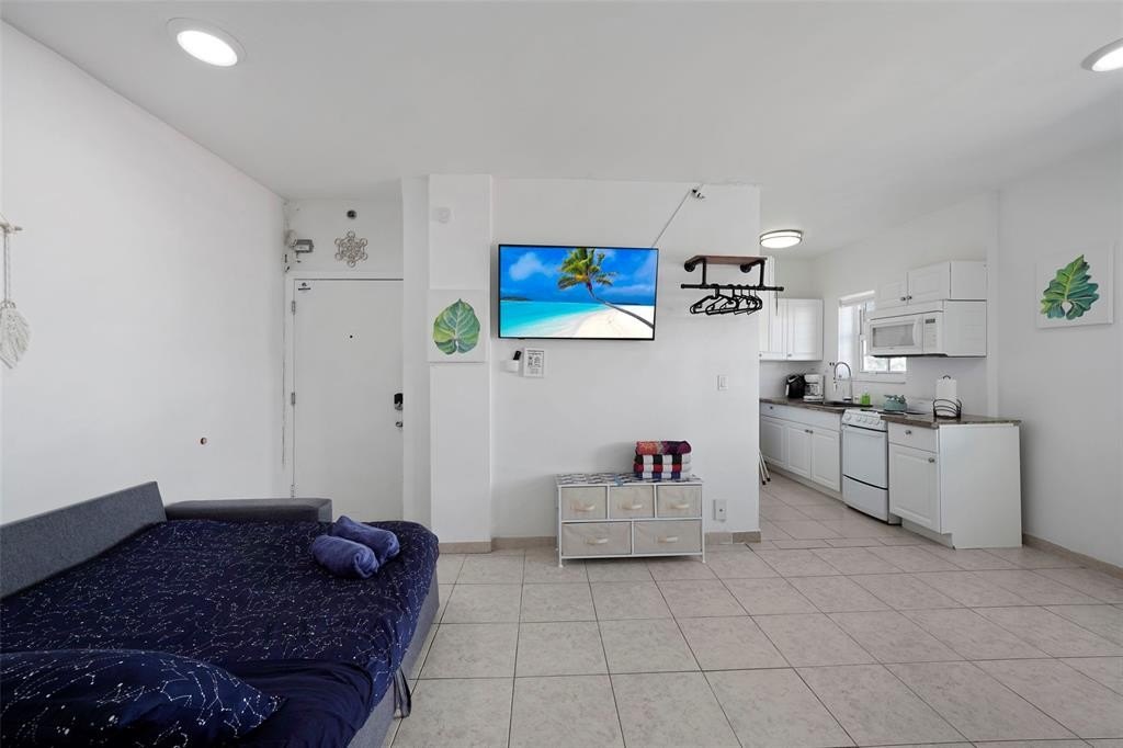 Miami Beach, Florida, 33139, United States, 2 Bedrooms Bedrooms, ,2 BathroomsBathrooms,Residential,For Sale,1923185