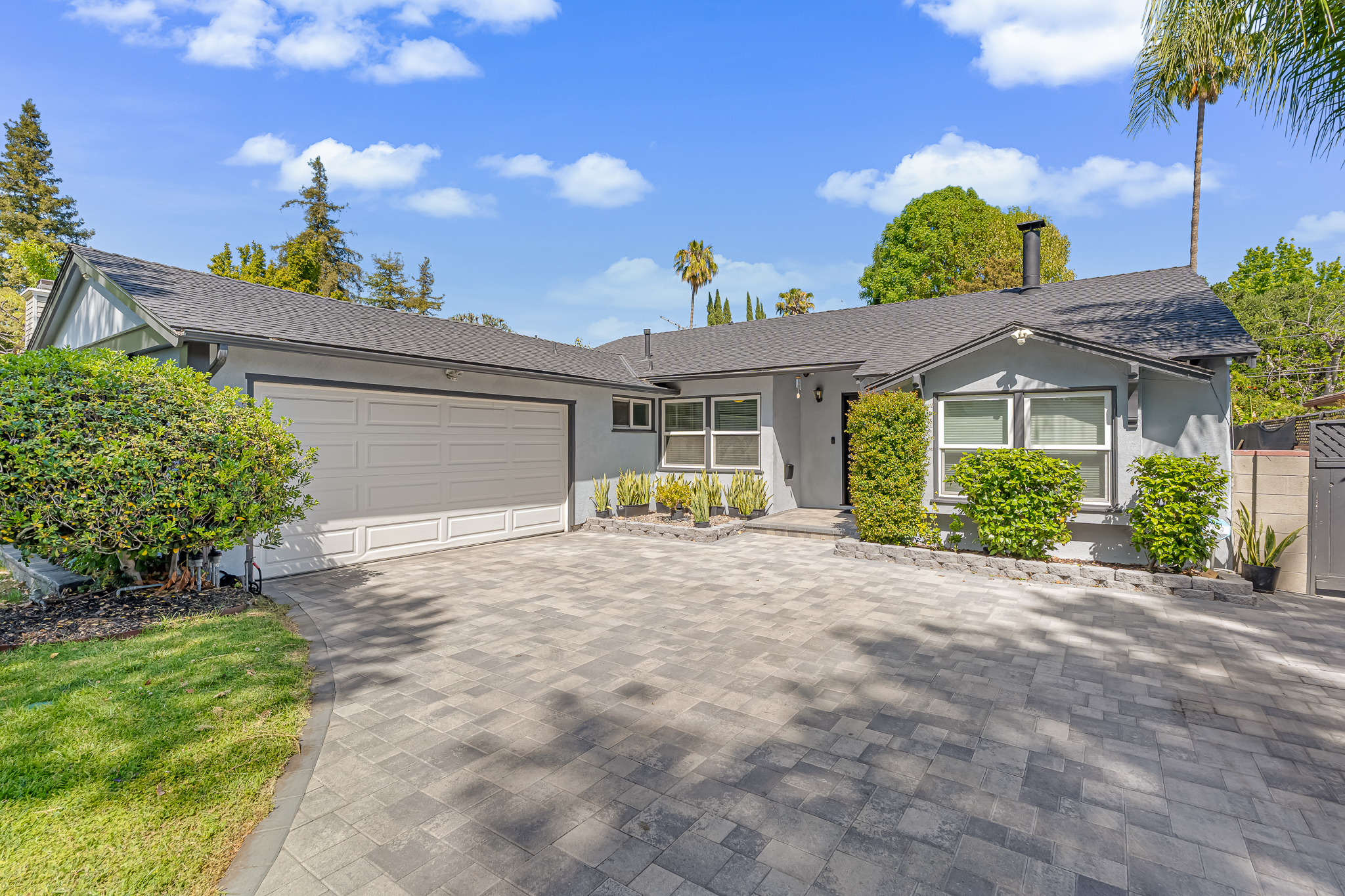  6626 Burnet Avenue - 物件實景