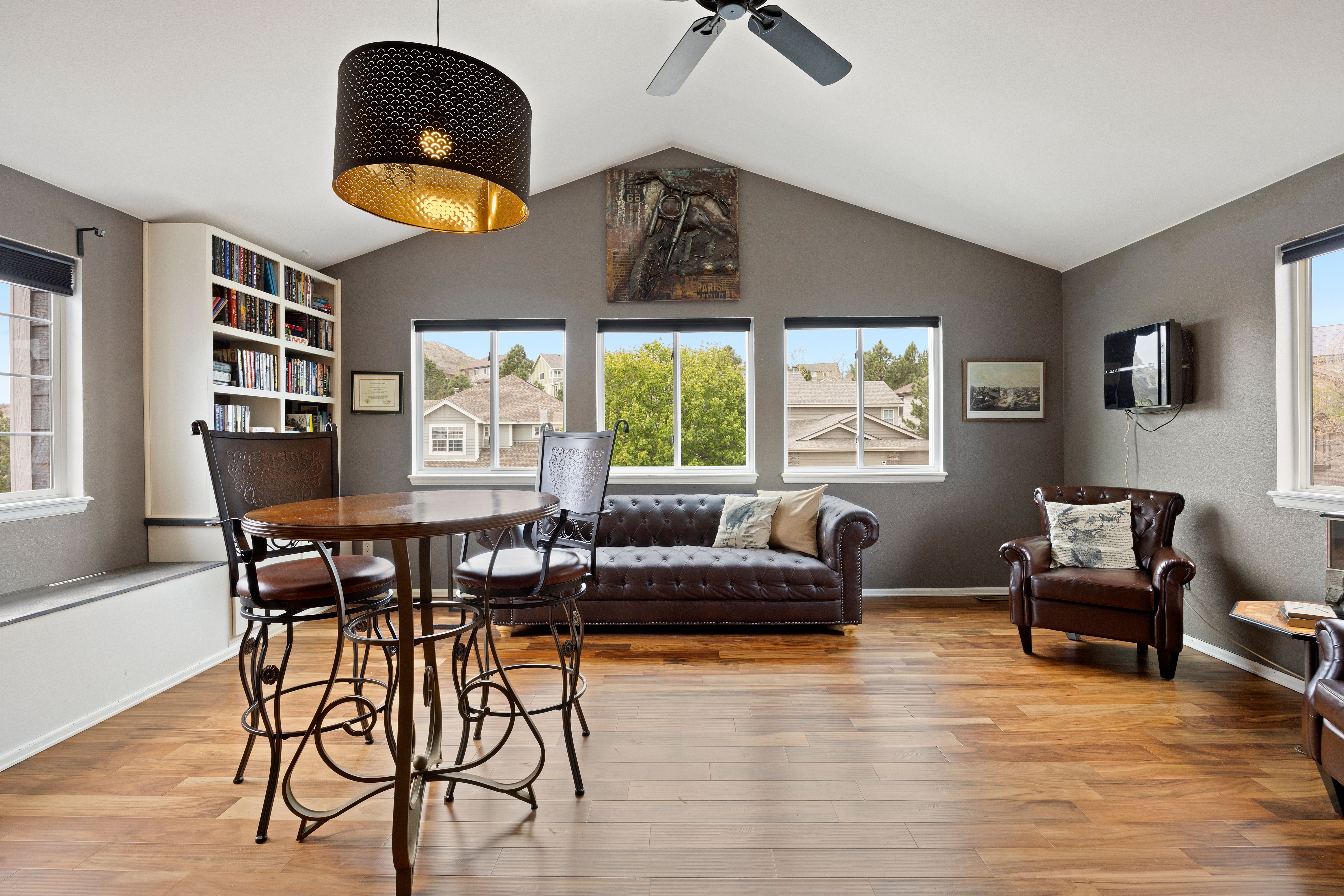  Situated on a desirable corner lot in the sought-after Red Hawk community - 物件實景