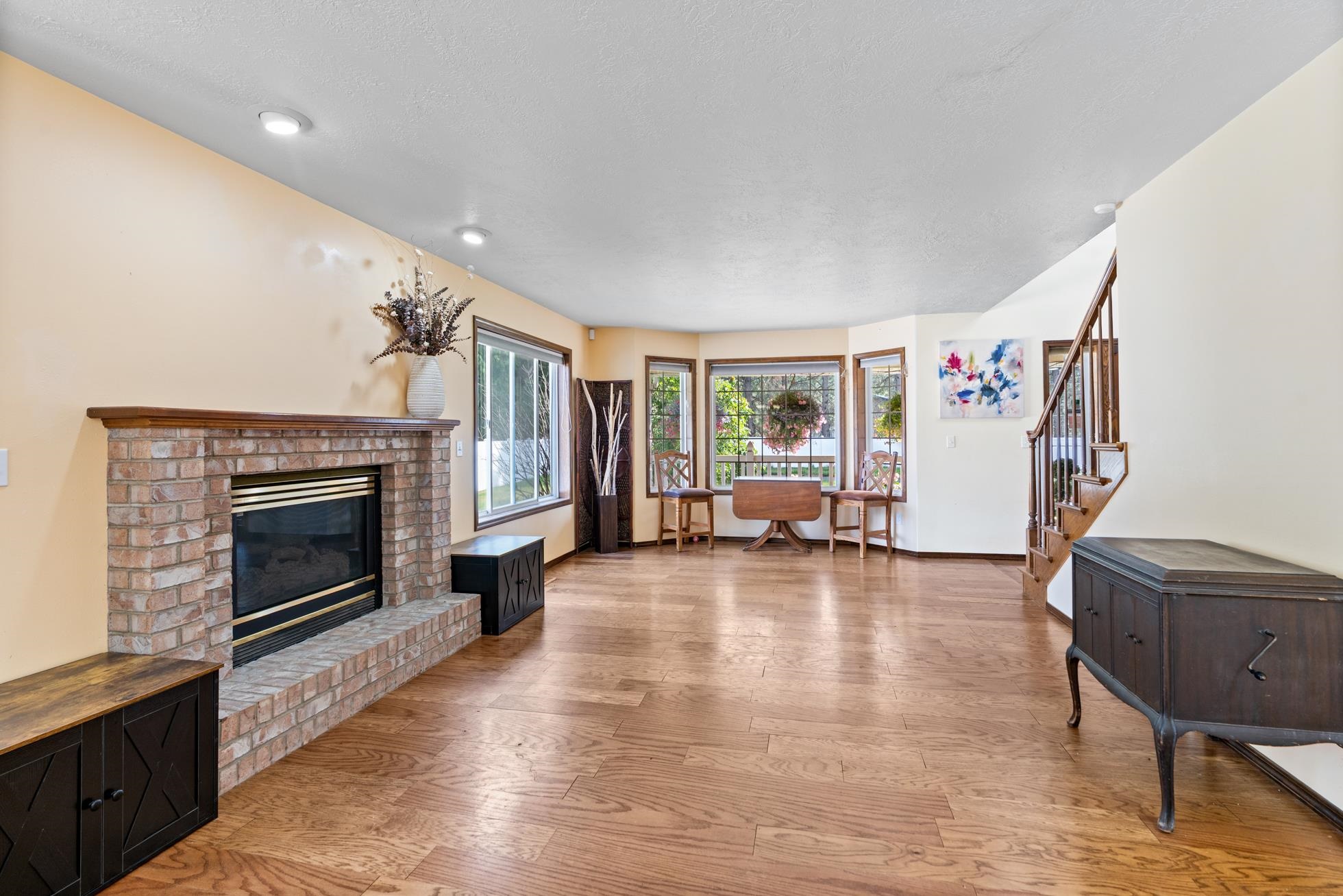 Nine Mile Falls, Washington, 99026, United States, 5 Bedrooms Bedrooms, ,4 BathroomsBathrooms,Residential,For Sale,1895080