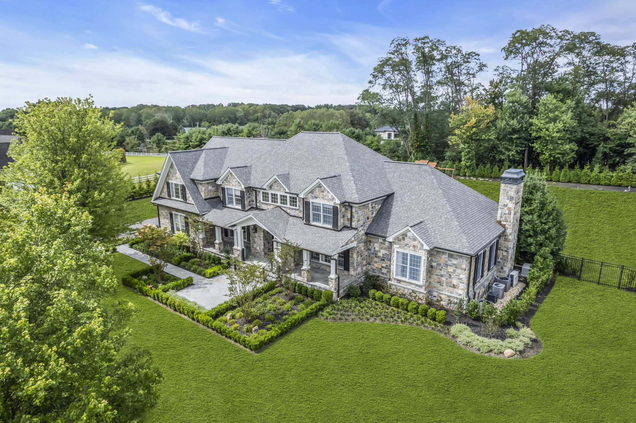  3 Bretwood Dr N - 物件實景