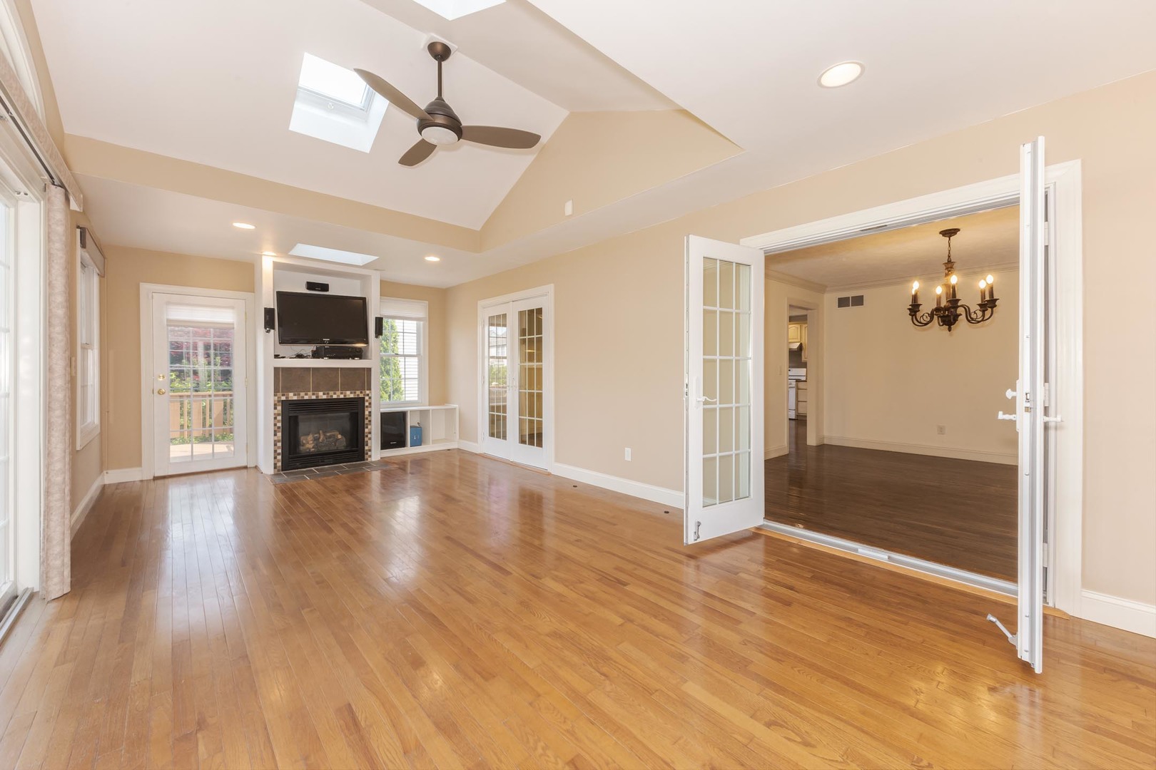 Bloomington, Illinois, 61704, United States, 4 Bedrooms Bedrooms, ,4 BathroomsBathrooms,Residential,For Sale,1957101