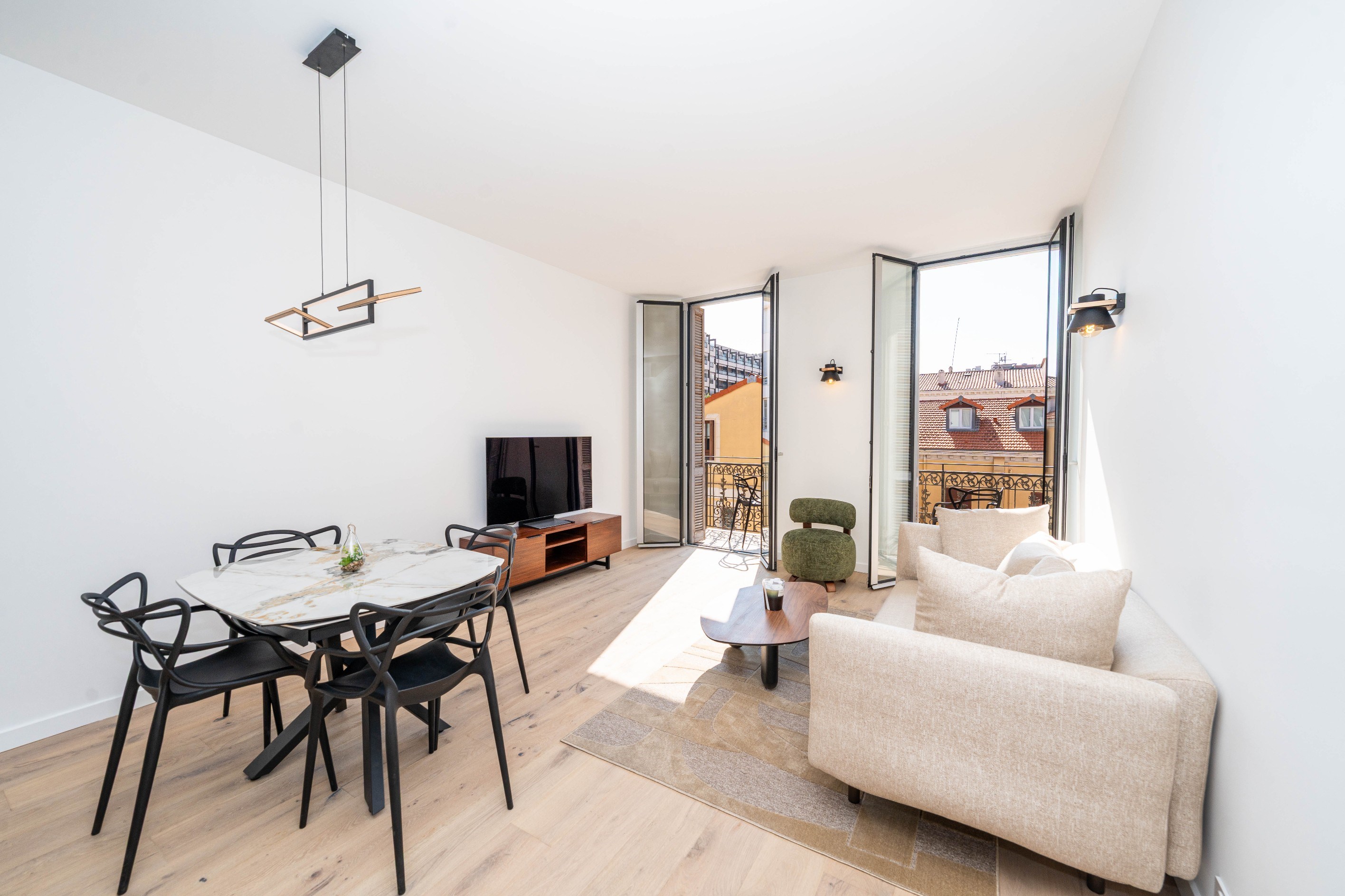  Top-floor renovated apartment with balcony, 3 bedrooms, rue Hoche Cannes city c… - 物件實景