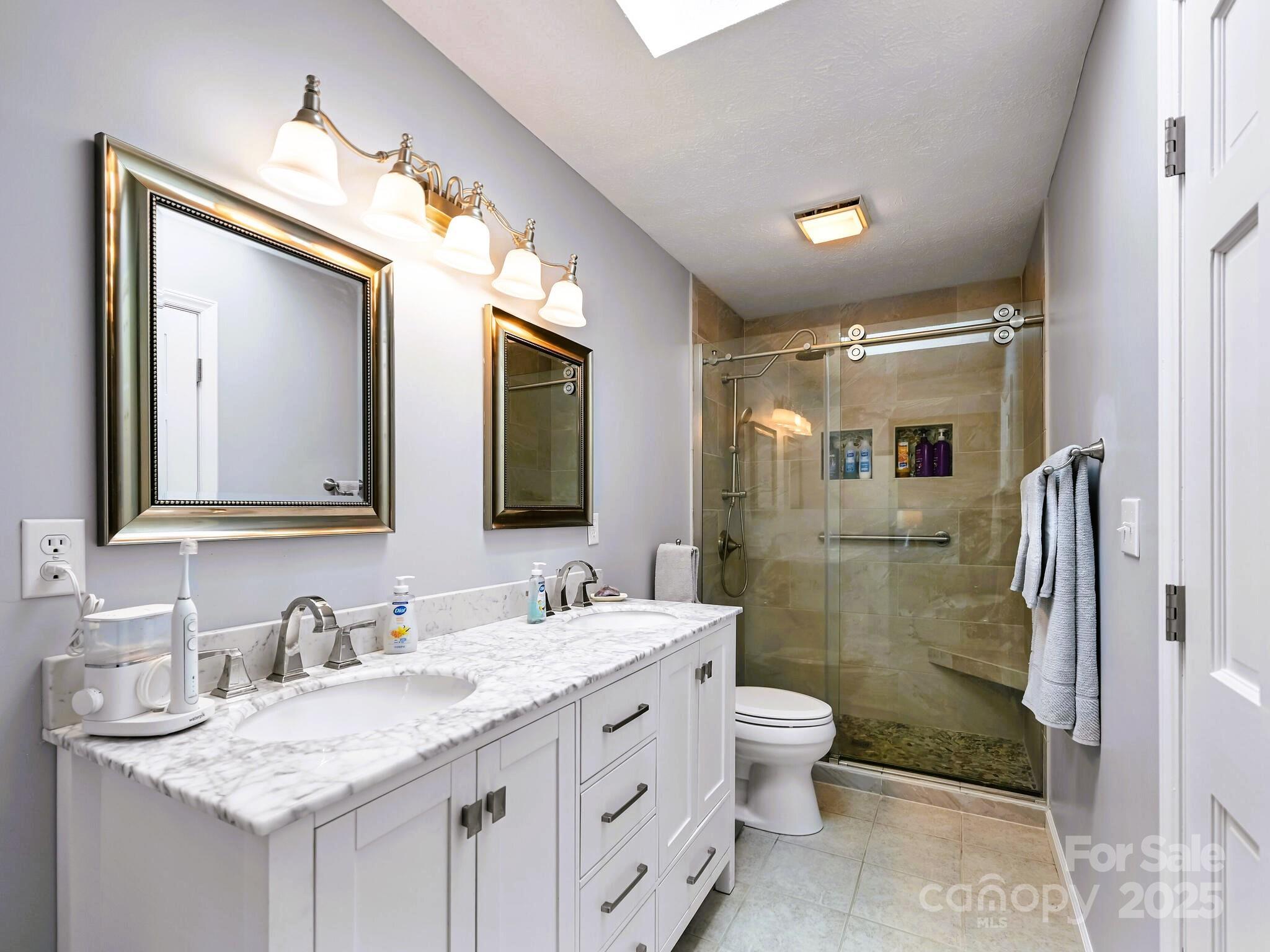 Hendersonville, North Carolina, 28739, United States, 3 Bedrooms Bedrooms, ,3 BathroomsBathrooms,Residential,For Sale,1890960
