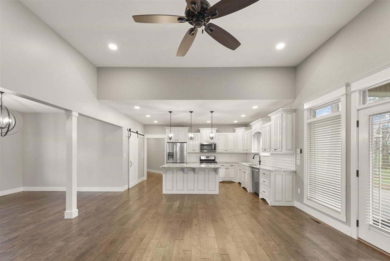 Smiths Grove, Kentucky, 42171, United States, 4 Bedrooms Bedrooms, ,3 BathroomsBathrooms,Residential,For Sale,1901805