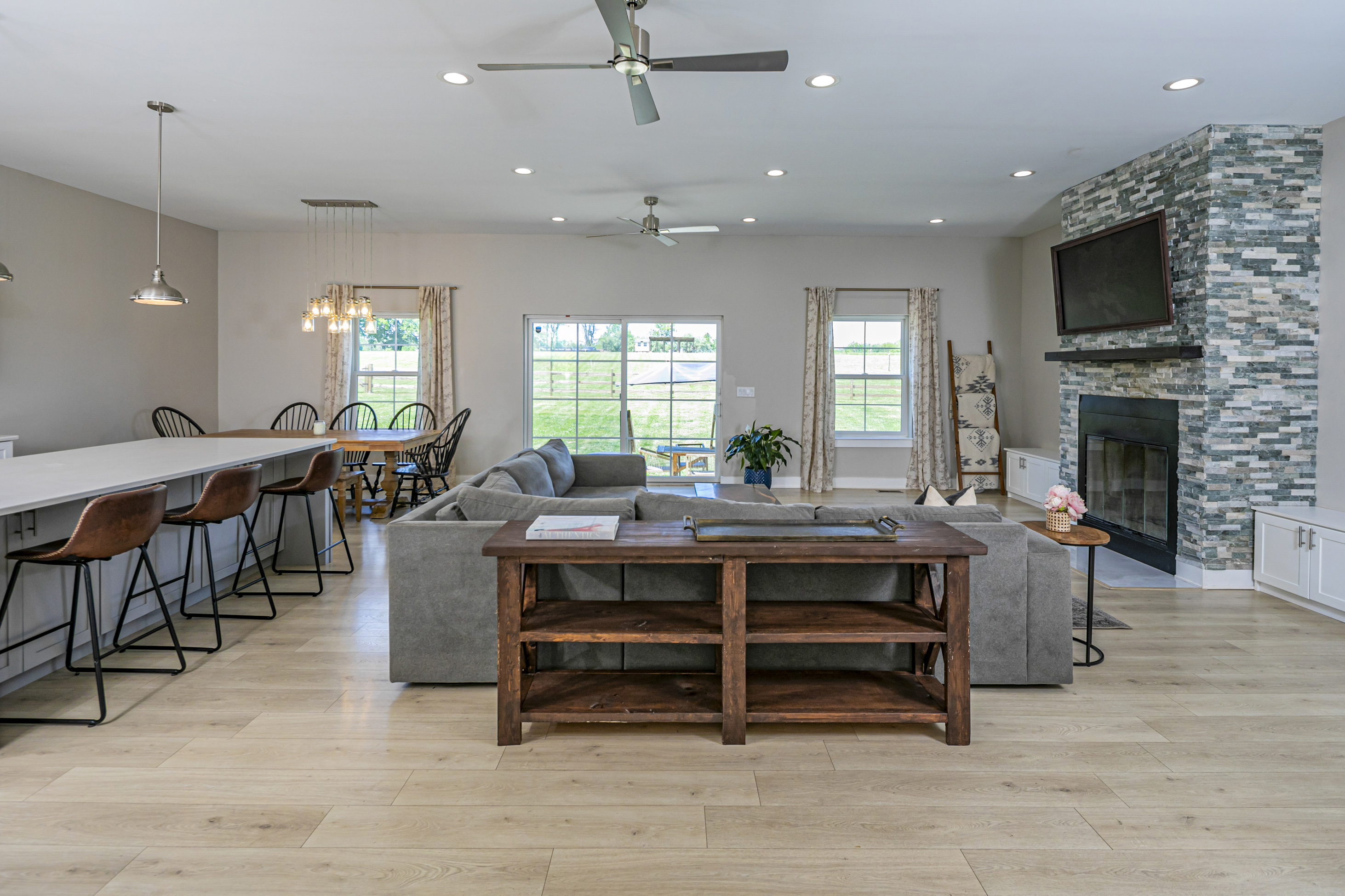  Elegant Open Concept Living on Six Pastoral Acres - 物件實景