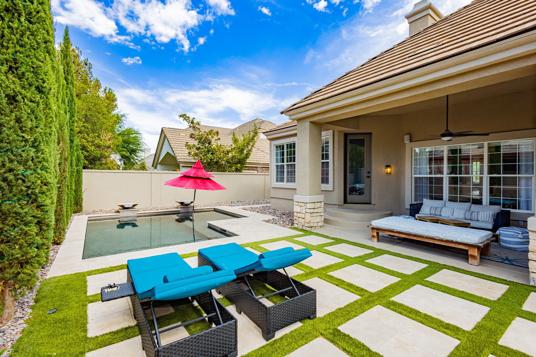  Queensridge single story Home with Backyard Oasis - 物件實景