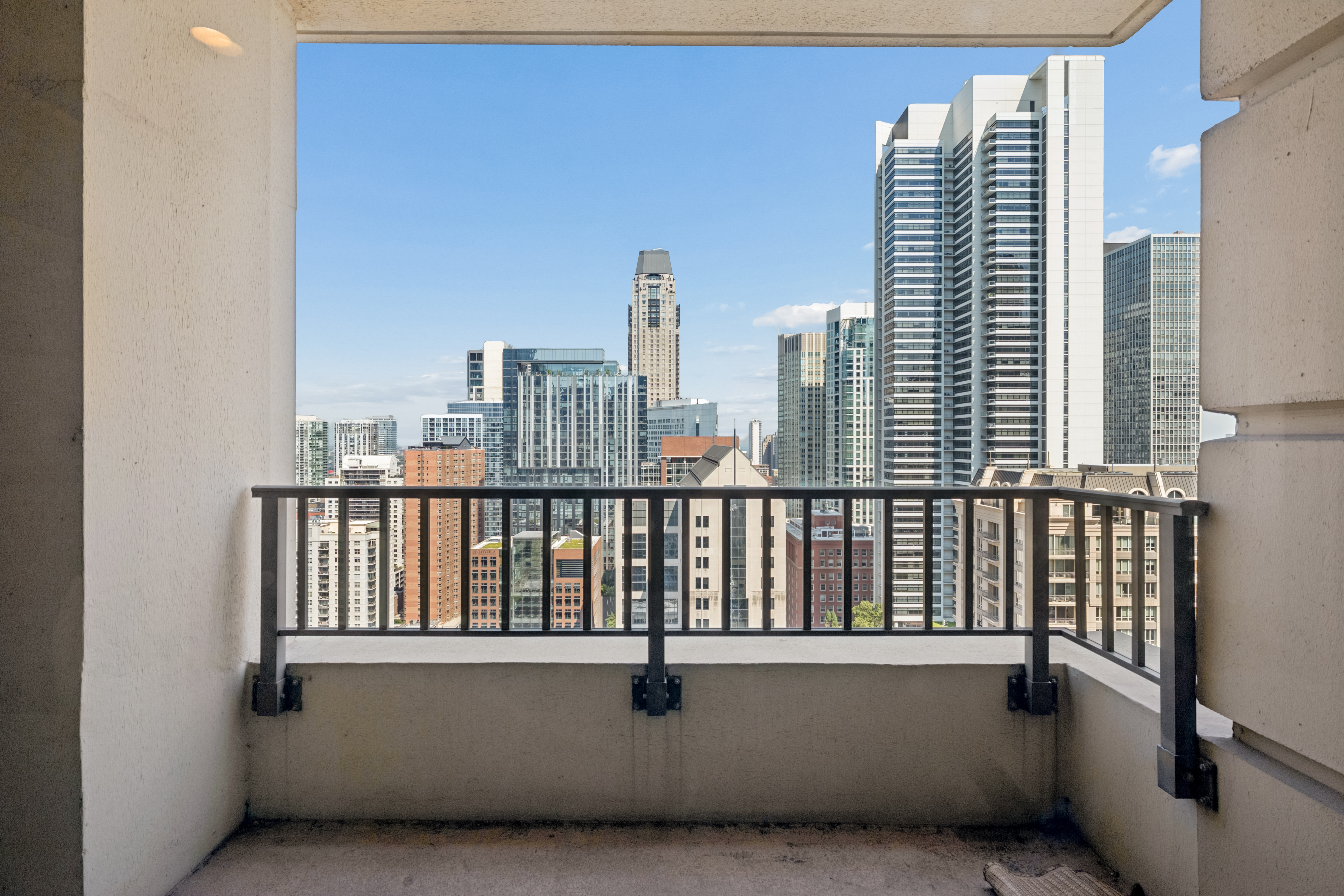  Northeast Split Two Bedroom with Outstanding City and Lake Views at The Fordham - 物件實景