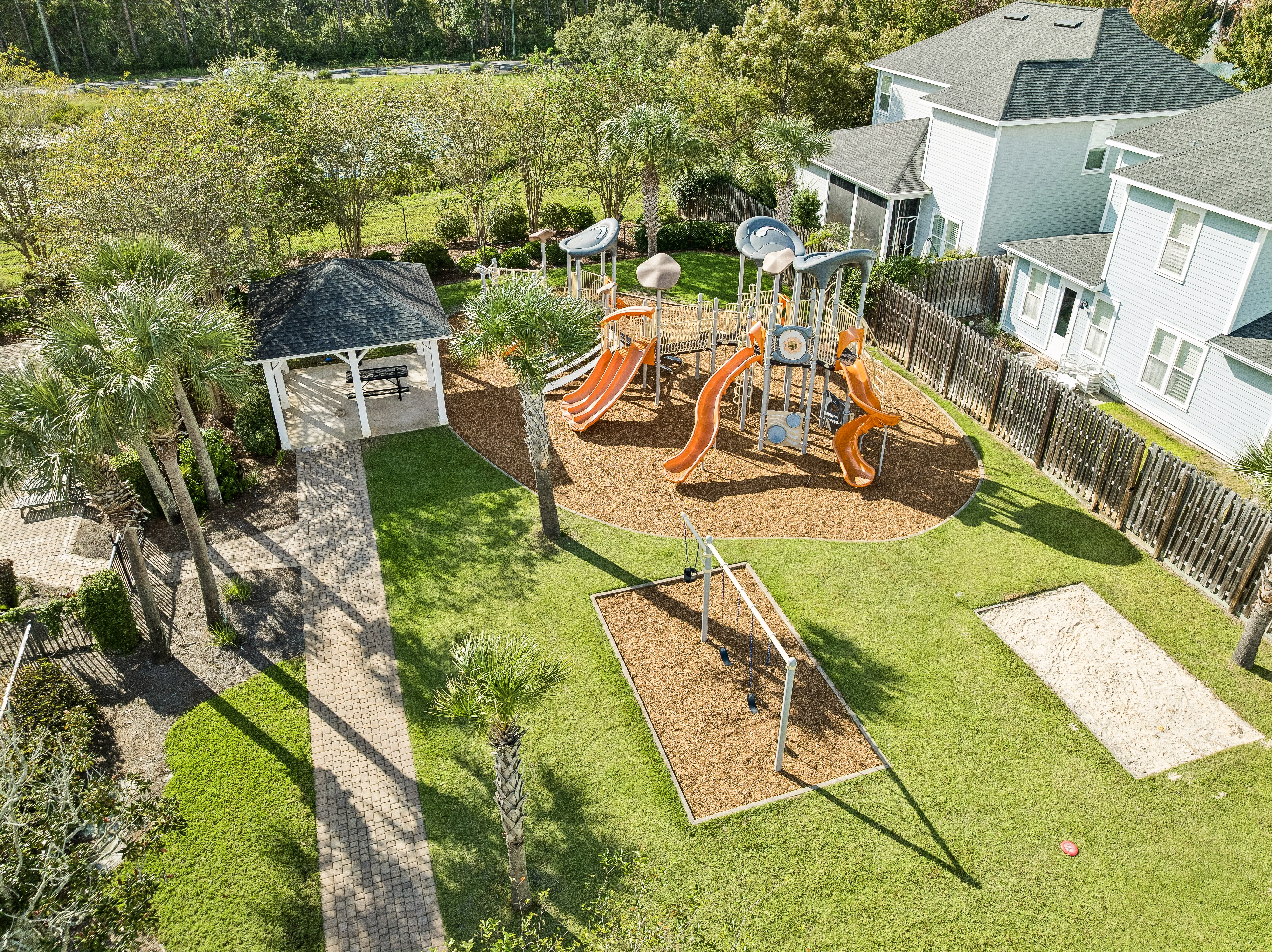  A Private End-Lot Retreat with Green Space Views & Near The Gulf - 物件實景