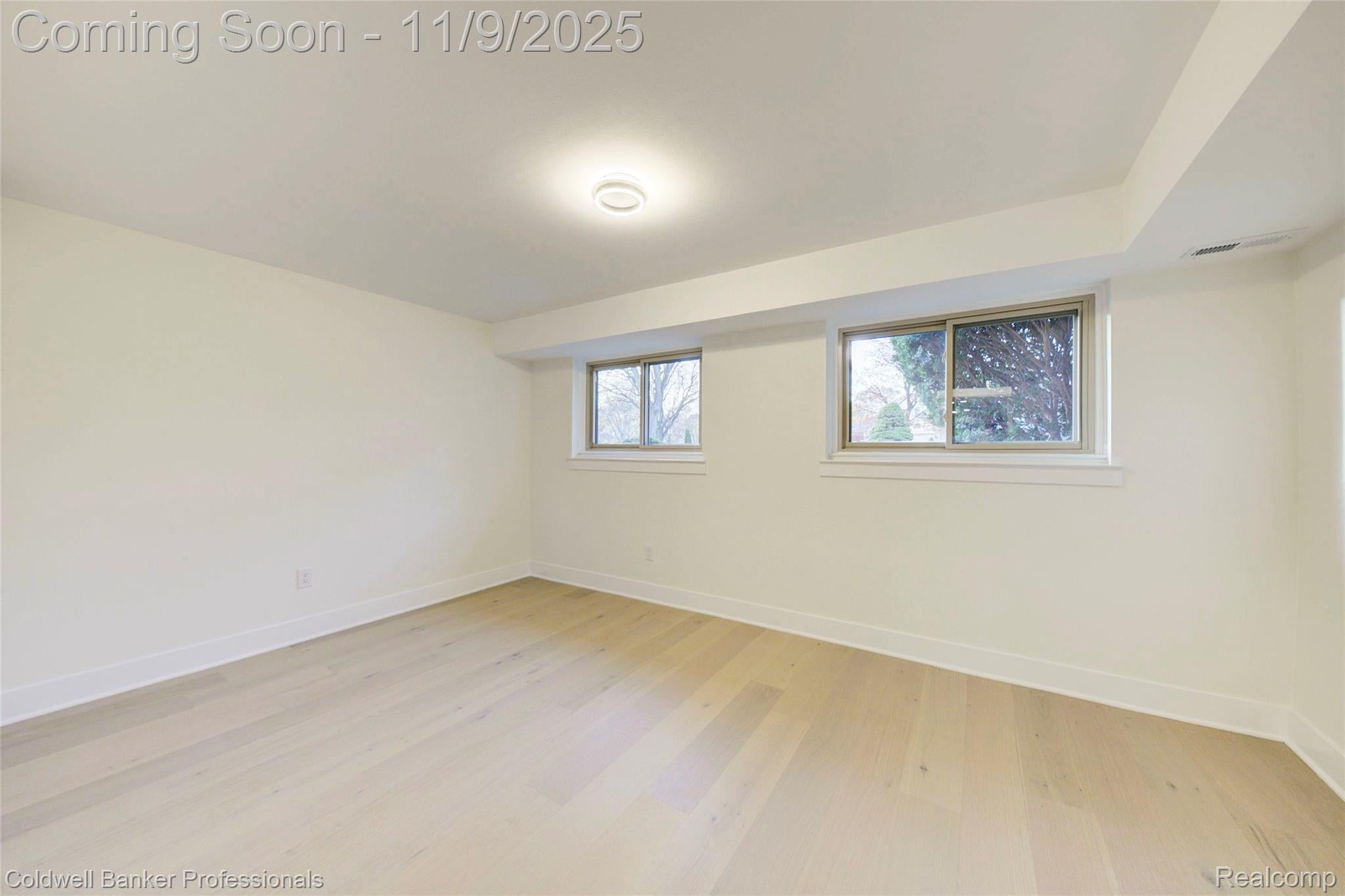 Troy, Michigan, 48085, United States, 4 Bedrooms Bedrooms, ,2 BathroomsBathrooms,Residential,For Sale,1989080