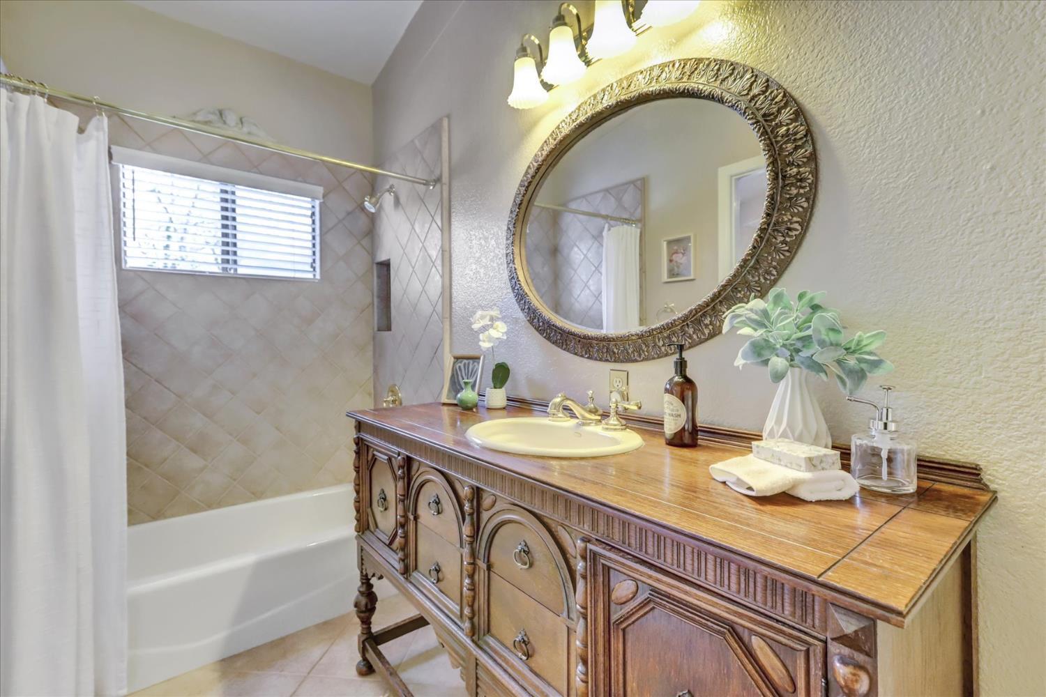 Auburn, California, 95602, United States, 3 Bedrooms Bedrooms, ,4 BathroomsBathrooms,Residential,For Sale,2020675