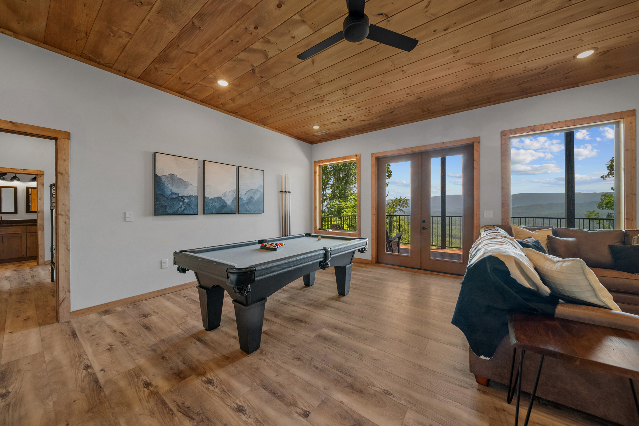 Sevierville, Tennessee, 37862, United States, 5 Bedrooms Bedrooms, ,6 BathroomsBathrooms,Residential,For Sale,1914652