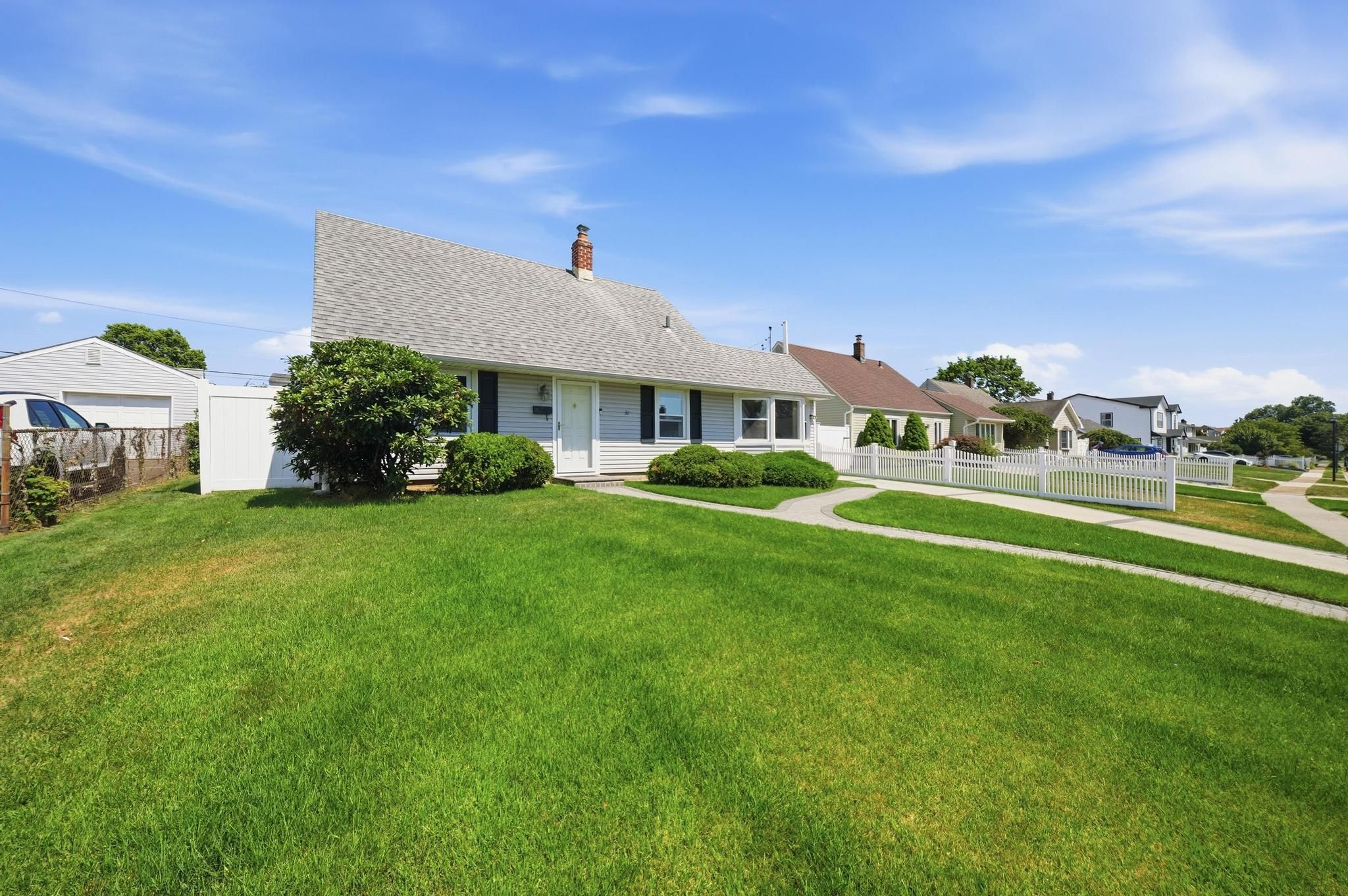  37 Gun Lane, Levittown, NY, 11756 - 物件實景