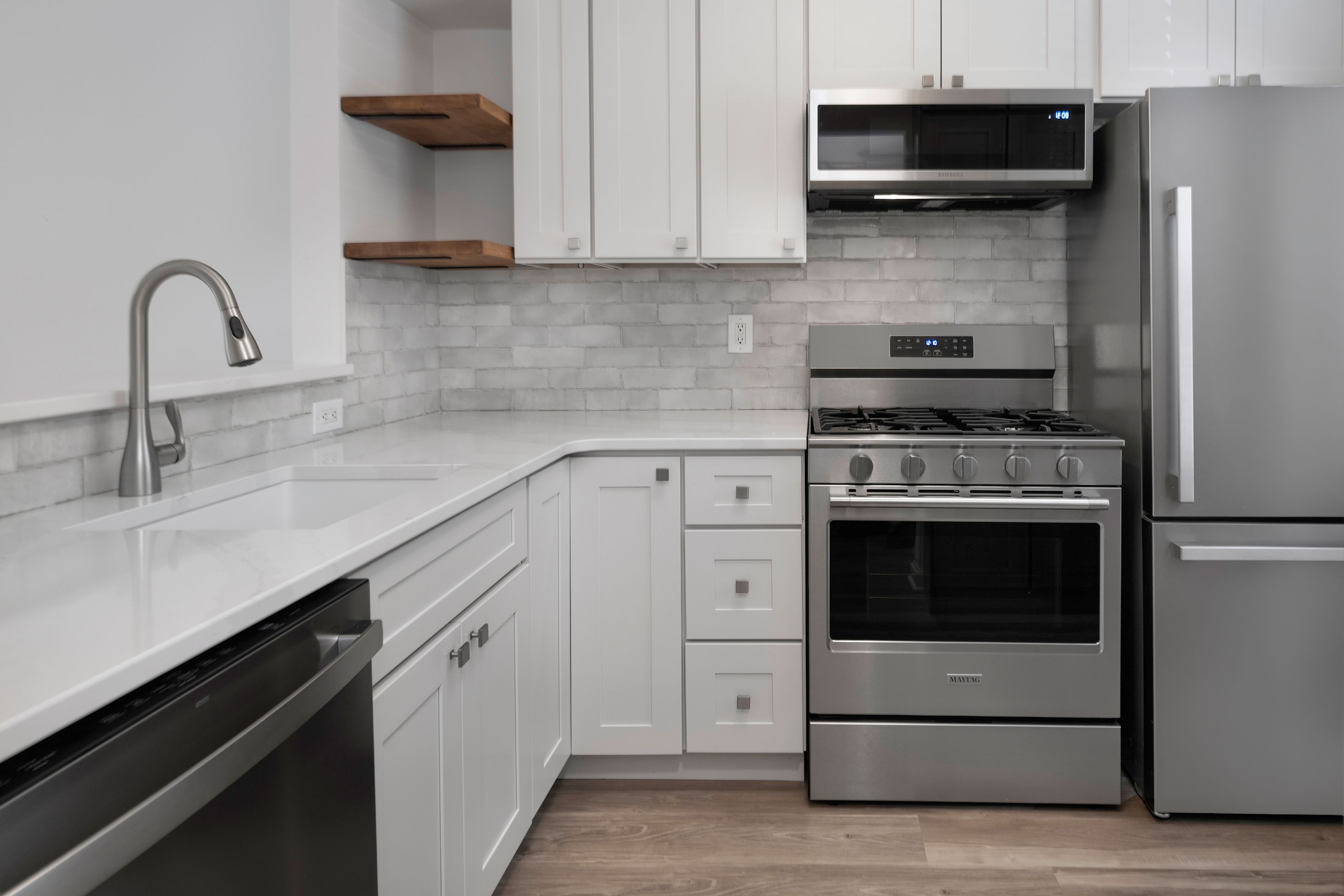  Freshly Renovated and Move-In Ready - 物件實景