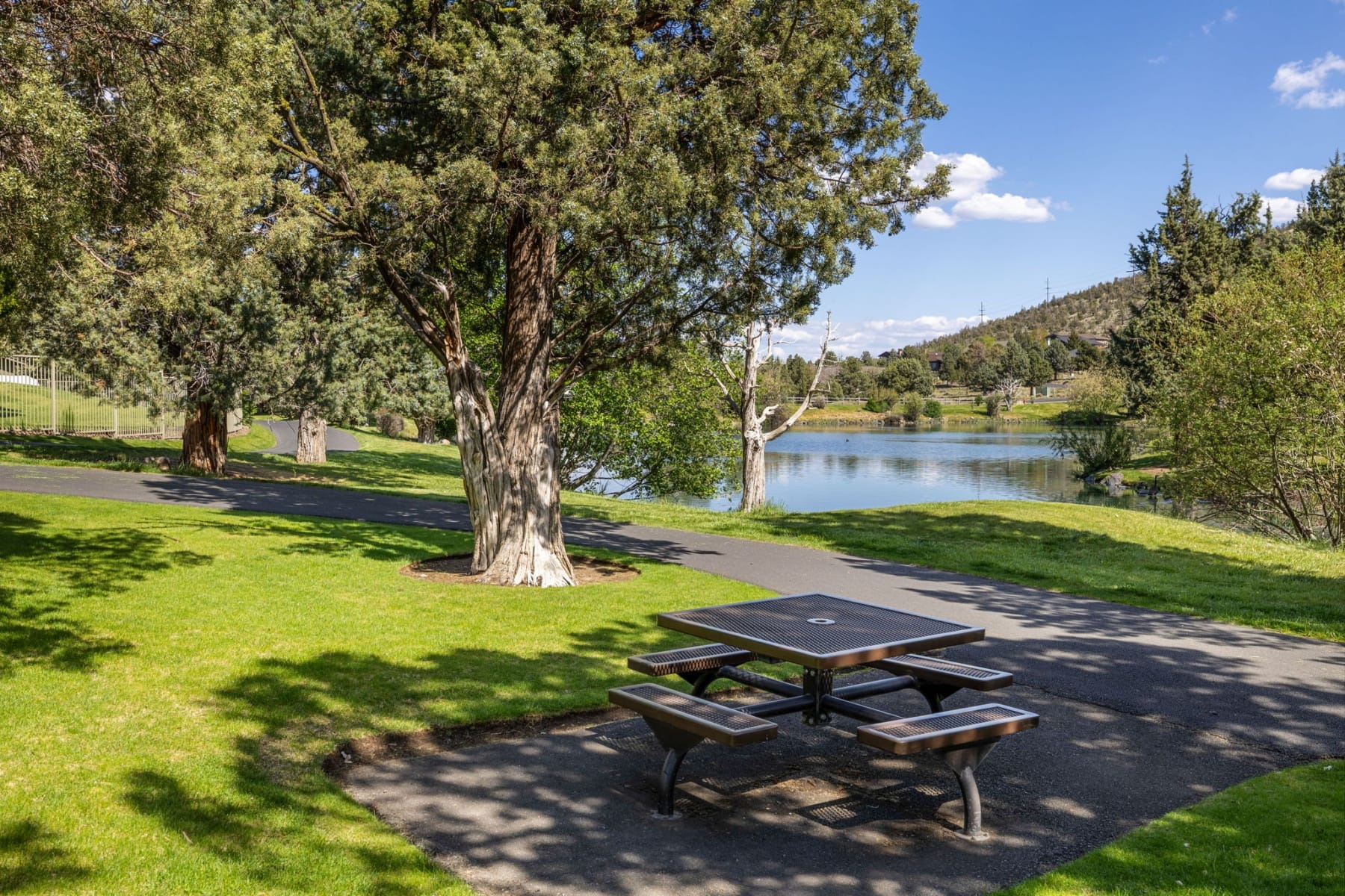  1144 Highland View Loop Redmond, OR 97756 - 物件實景