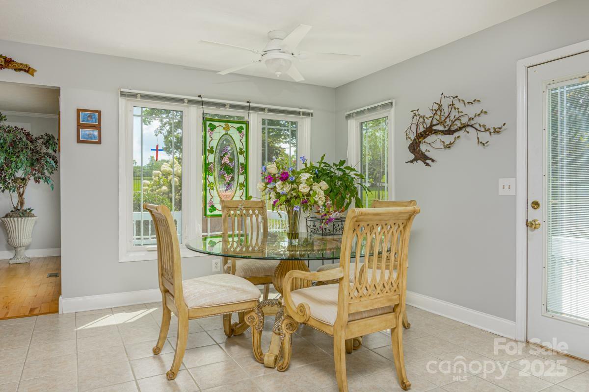 Hendersonville, North Carolina, 28792, United States, 3 Bedrooms Bedrooms, ,3 BathroomsBathrooms,Residential,For Sale,1942631