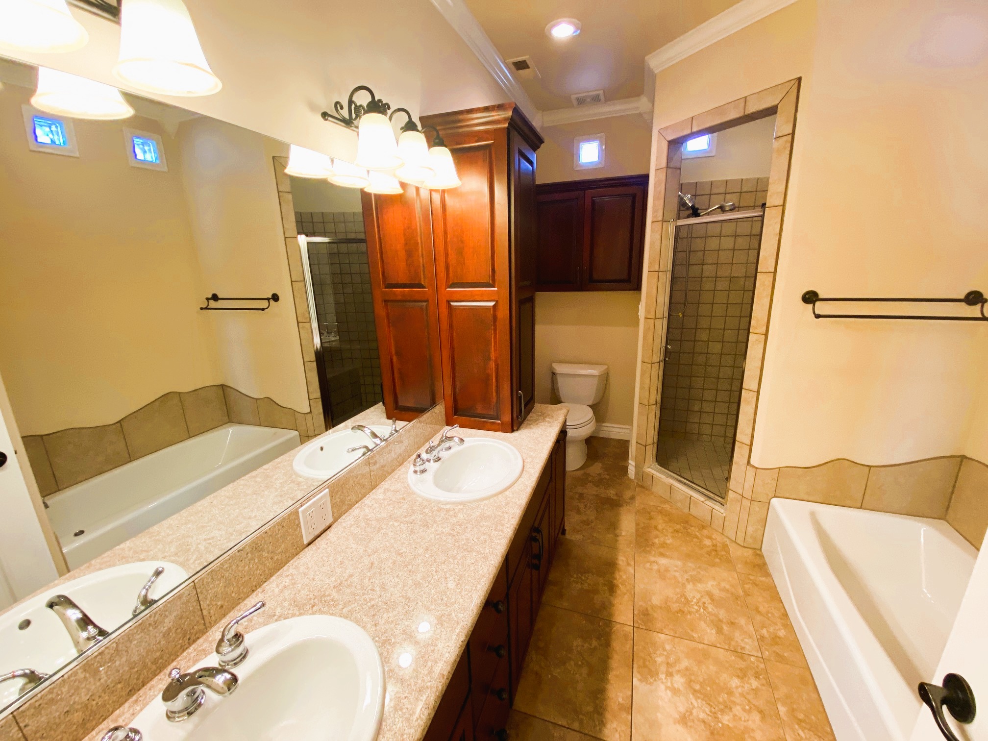 Farmington, New Mexico, 87402, United States, 4 Bedrooms Bedrooms, ,4 BathroomsBathrooms,Residential,For Sale,2005186