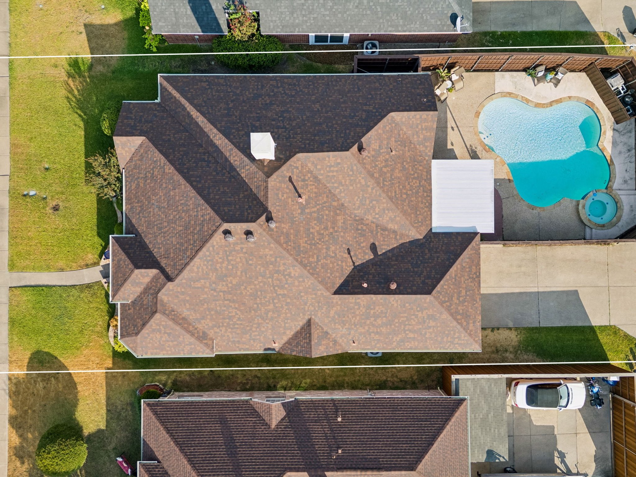  Poolside Living, With School Just Beyond the Fields - 物件實景