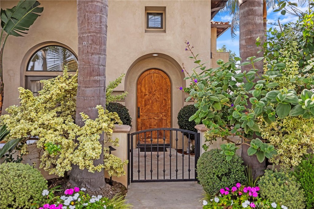 Newport Beach, California, 92663, United States, 3 Bedrooms Bedrooms, ,3 BathroomsBathrooms,Residential,For Sale,1992084