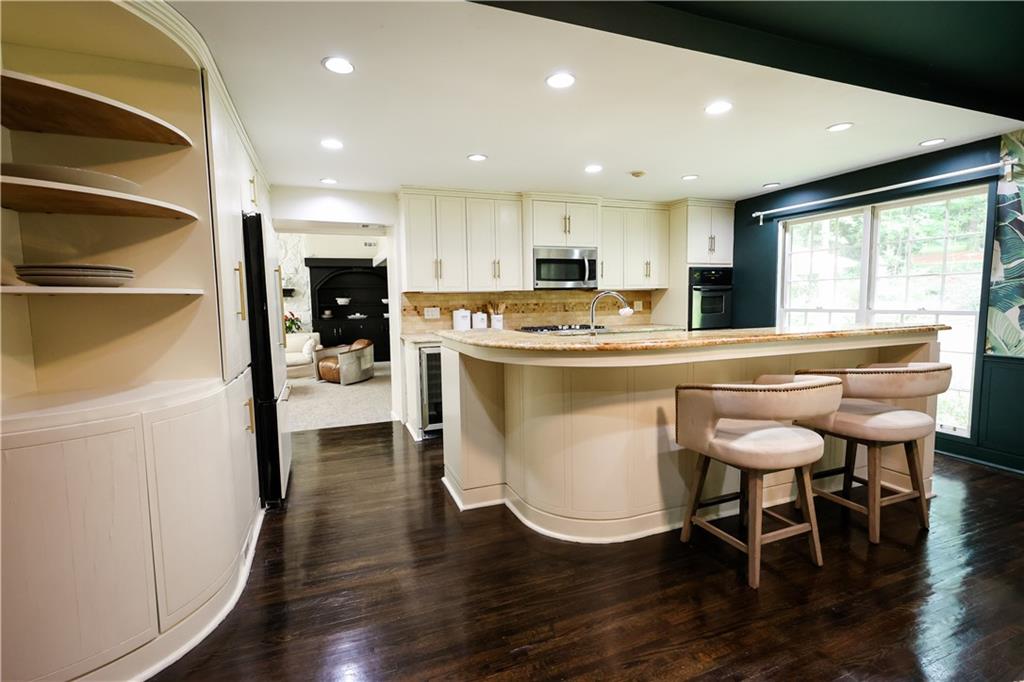 Atlanta, Georgia, 30327, United States, 5 Bedrooms Bedrooms, ,4 BathroomsBathrooms,Residential,For Sale,1926294