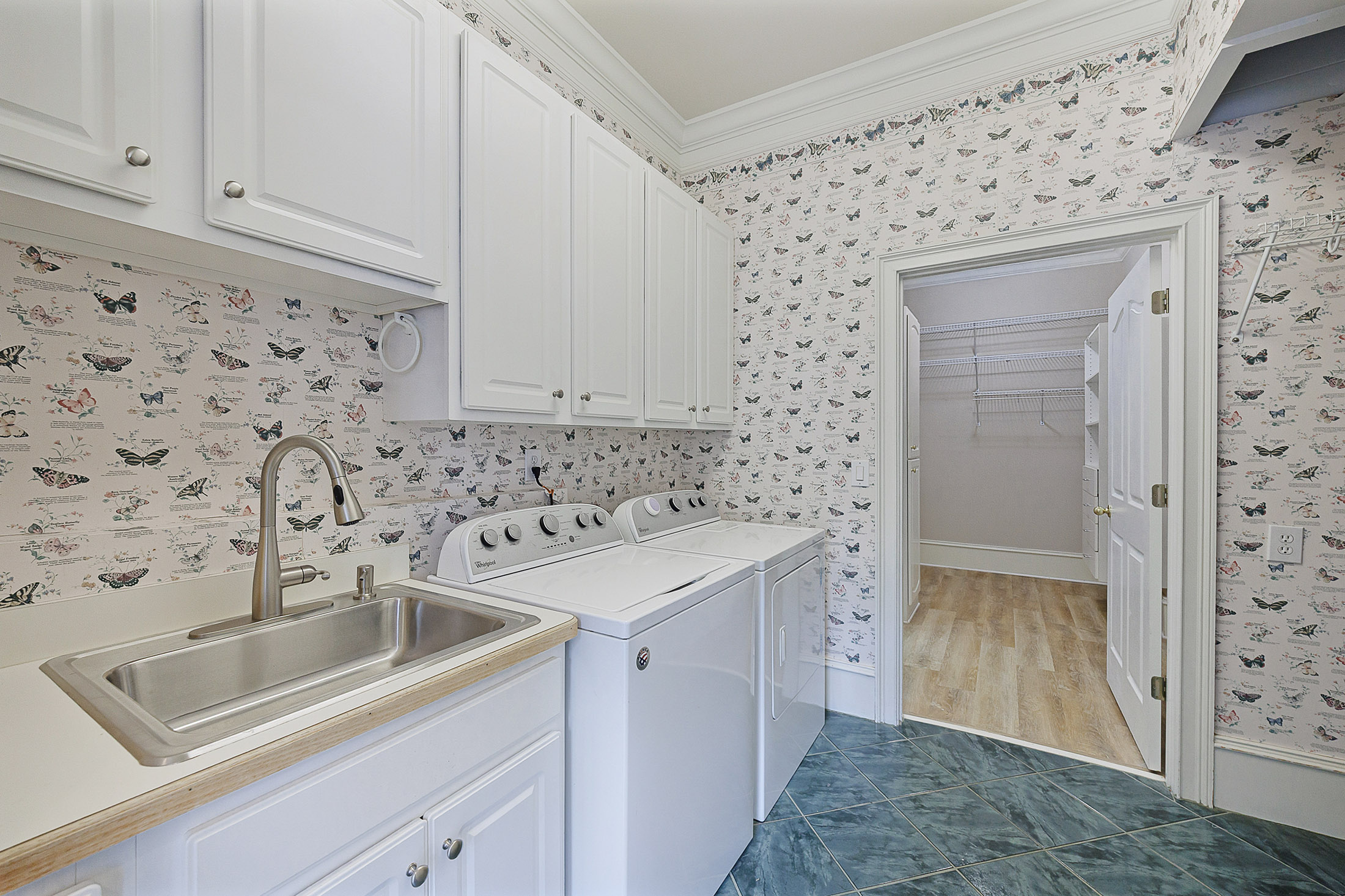  A Rare Opportunity to Own a Developer-Designed Lakefront Estate - 物件實景