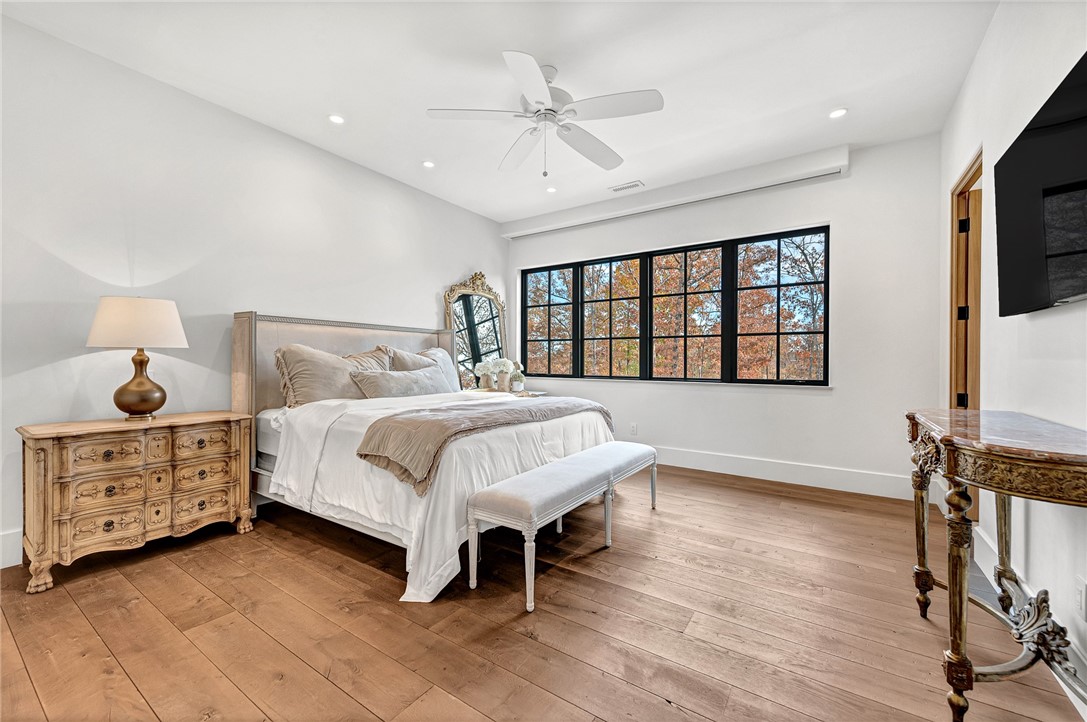 Fayetteville, Arkansas, 72704, United States, 4 Bedrooms Bedrooms, ,5 BathroomsBathrooms,Residential,For Sale,1993299