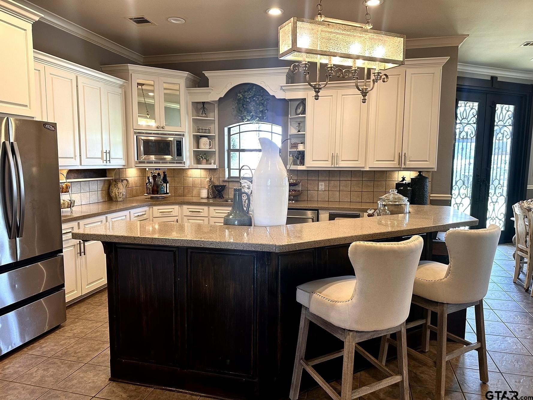 Pittsburg, Texas, 75686, United States, 5 Bedrooms Bedrooms, ,4 BathroomsBathrooms,Residential,For Sale,1978911