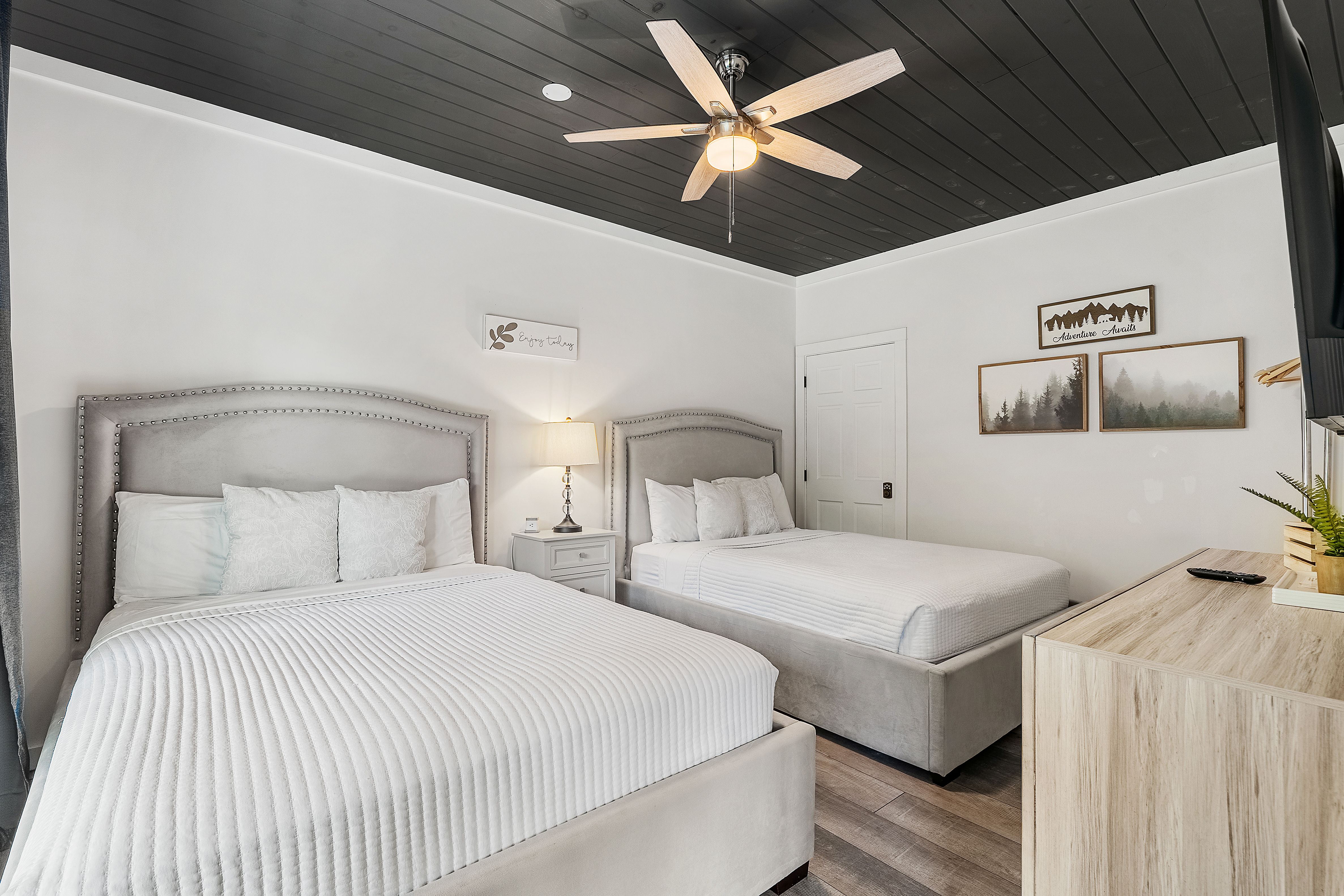 Gatlinburg, Tennessee, 37738, United States, 1 Bedroom Bedrooms, ,2 BathroomsBathrooms,Residential,For Sale,1934967
