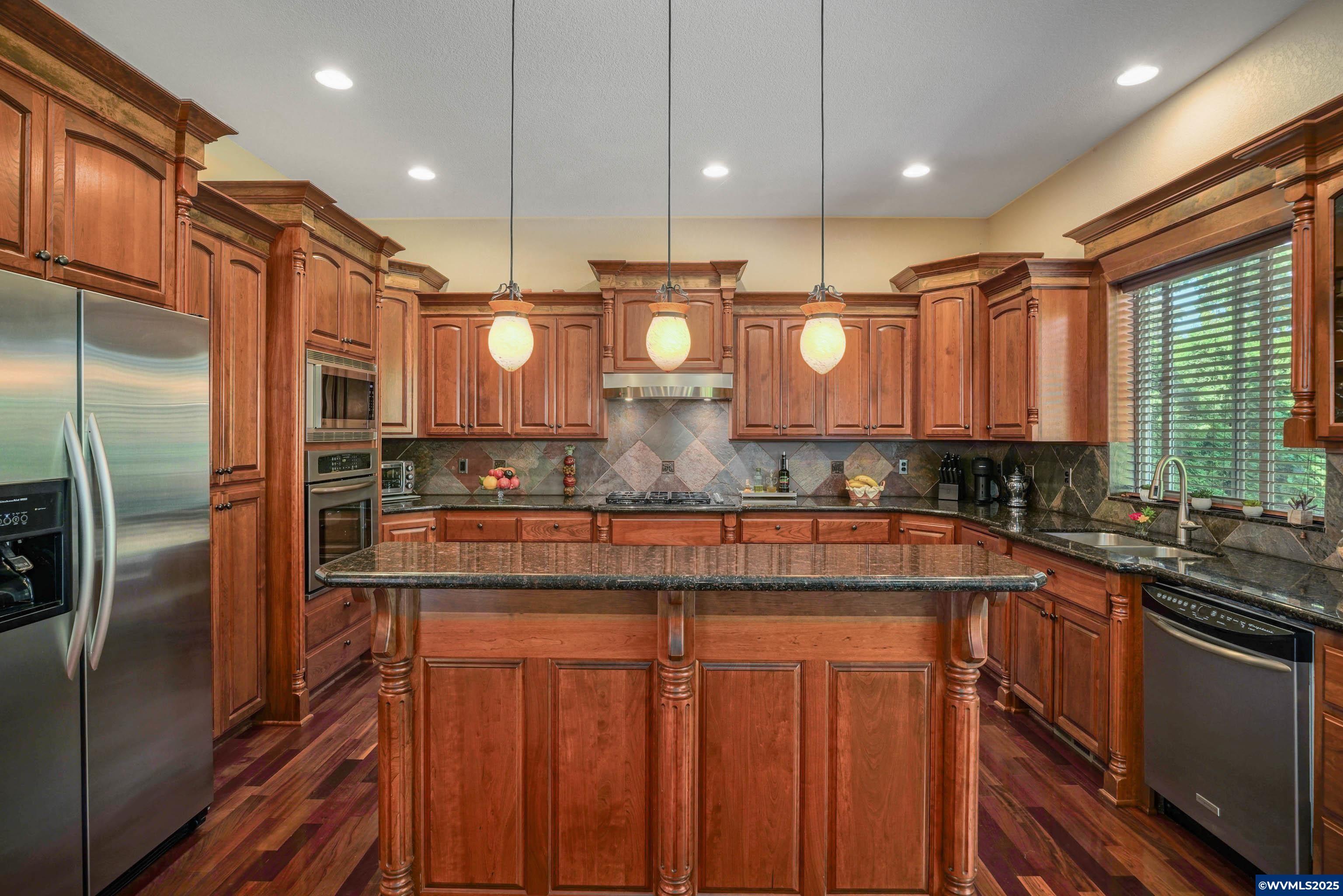 Salem, Oregon, 97306, United States, 4 Bedrooms Bedrooms, ,4 BathroomsBathrooms,Residential,For Sale,1857548