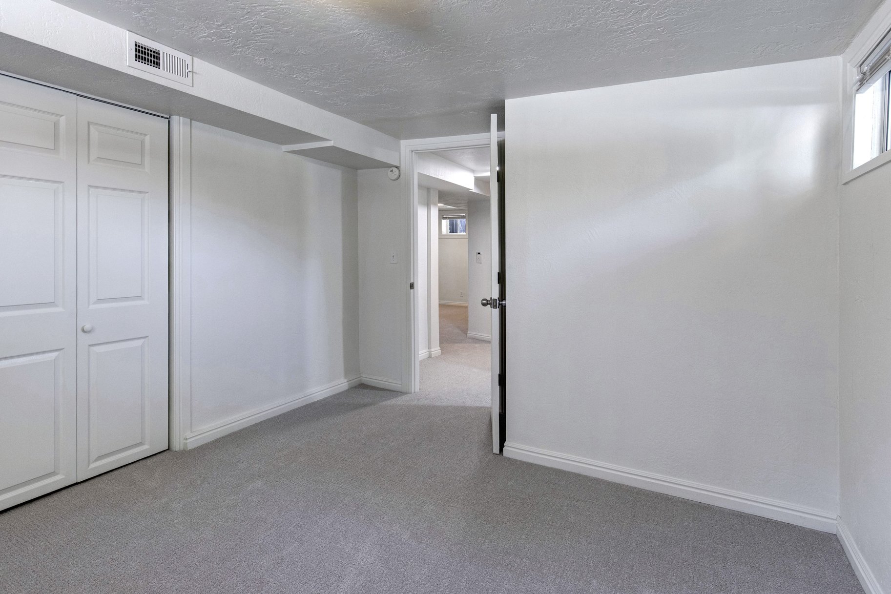  Functional Living, Hardwood Floors & Backyard Space to Enjoy - 物件實景