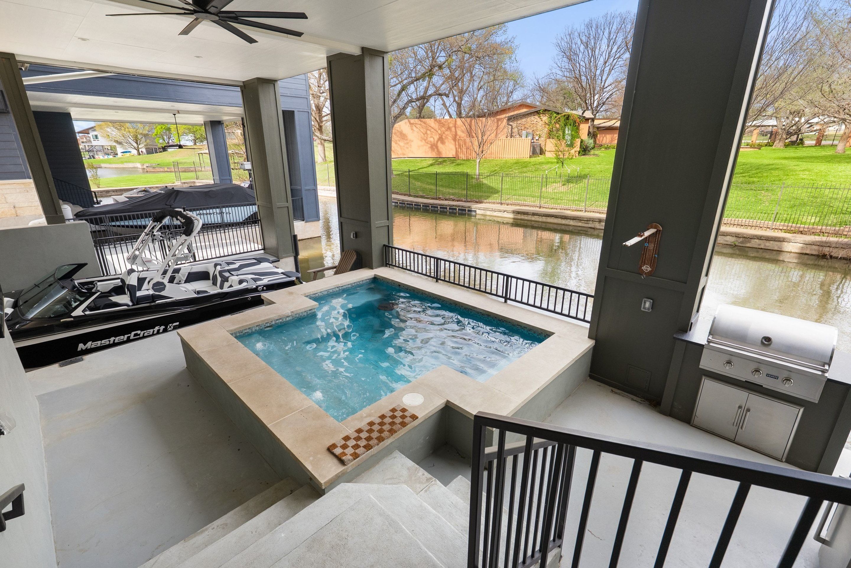  Luxury Value 2023 build on Lake LBJ - 物件實景