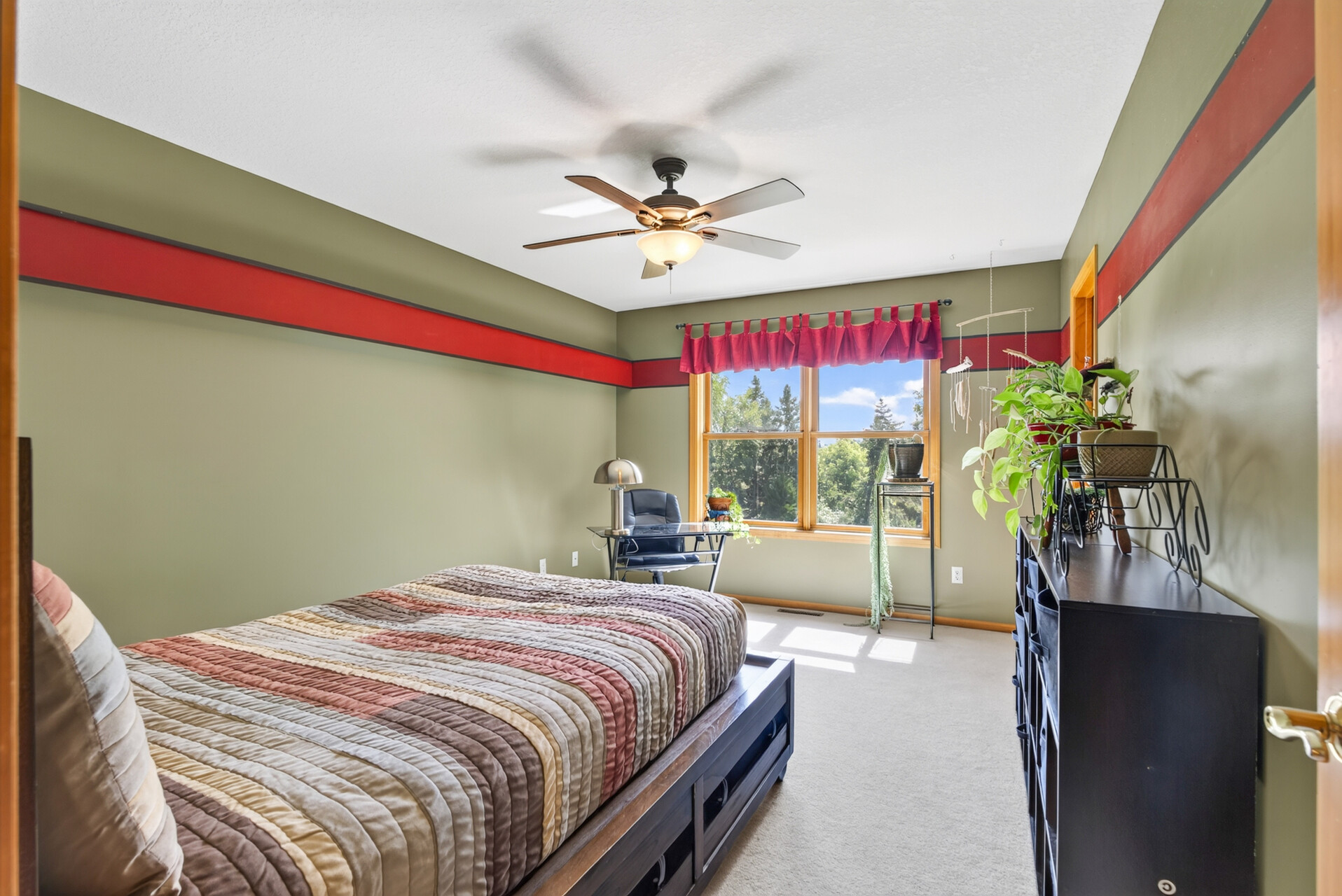  Elegant Fox Ridge Retreat with Exceptional Entertaining Spaces - 物件實景