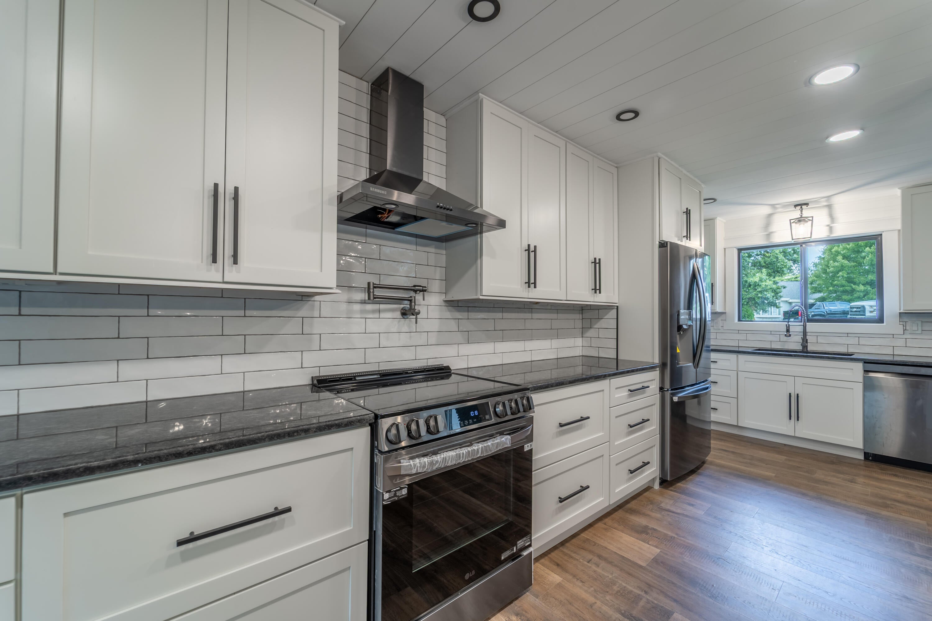 Berea, Kentucky, 40403, United States, 4 Bedrooms Bedrooms, ,4 BathroomsBathrooms,Residential,For Sale,1979235