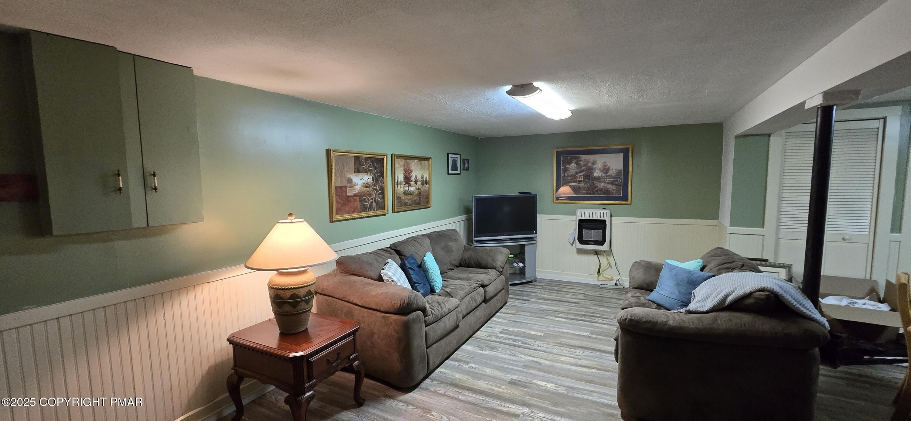 Blakeslee, Pennsylvania, 18610, United States, 4 Bedrooms Bedrooms, ,3 BathroomsBathrooms,Residential,For Sale,1982543