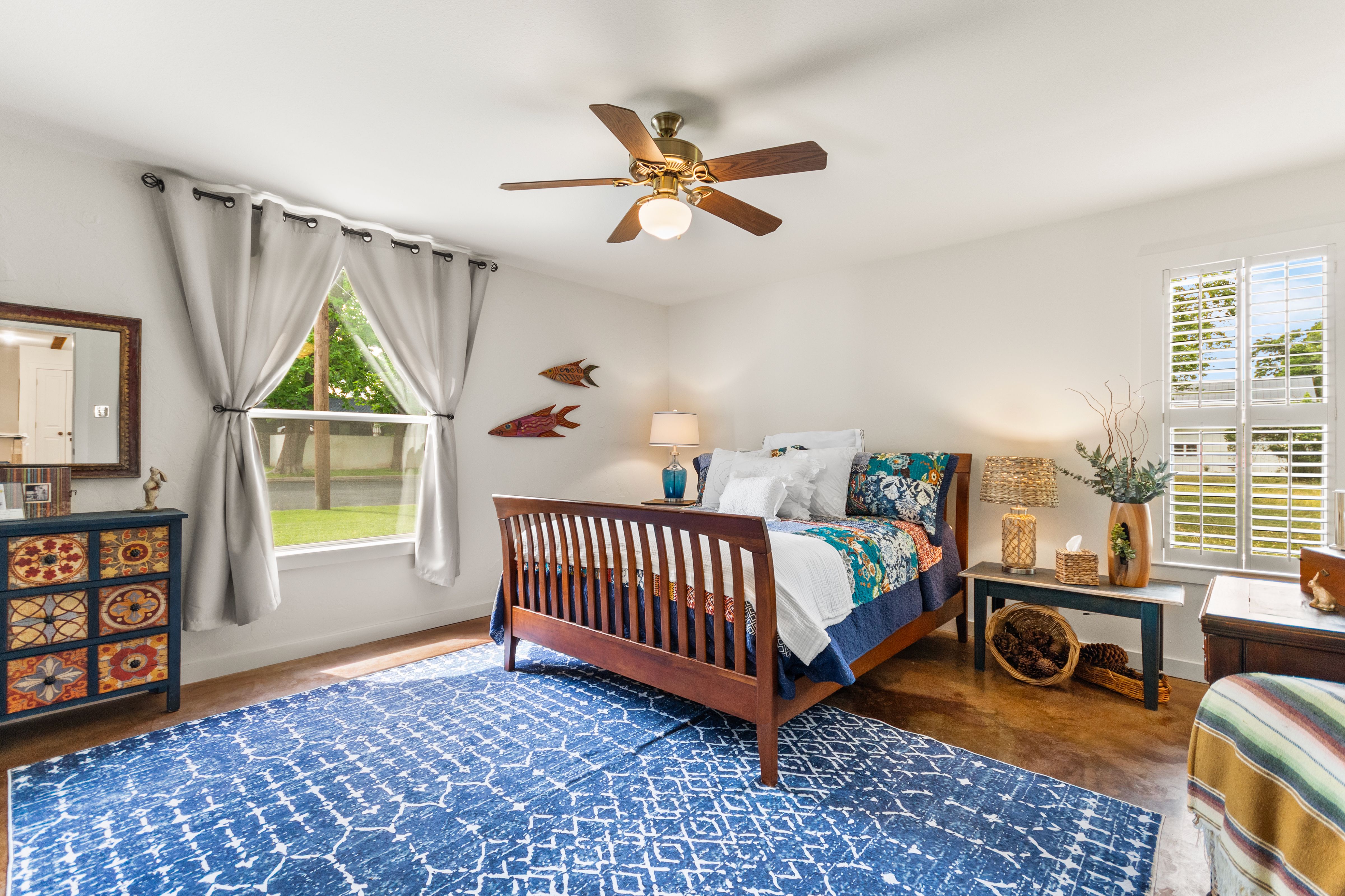  Privacy, Hill Country Charm and Income Potential - 物件實景