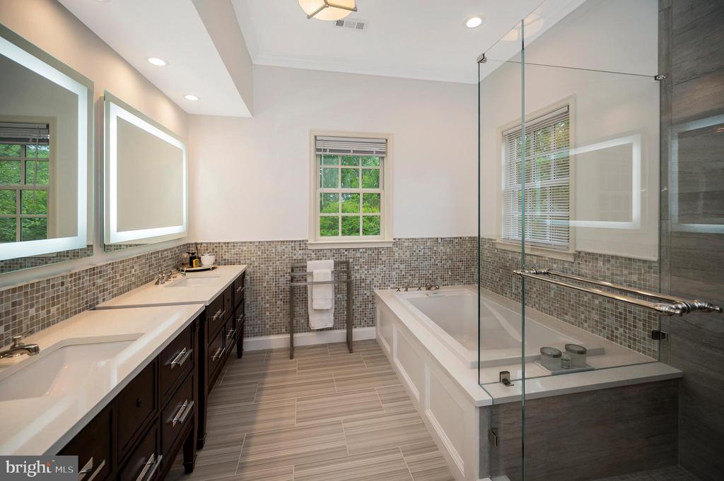 Fredericksburg, Virginia, 22405, United States, 5 Bedrooms Bedrooms, ,5 BathroomsBathrooms,Residential,For Sale,1825163