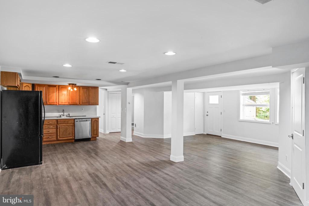 Falls Church, Virginia, 22043, United States, 5 Bedrooms Bedrooms, ,3 BathroomsBathrooms,Residential,For Sale,1977846