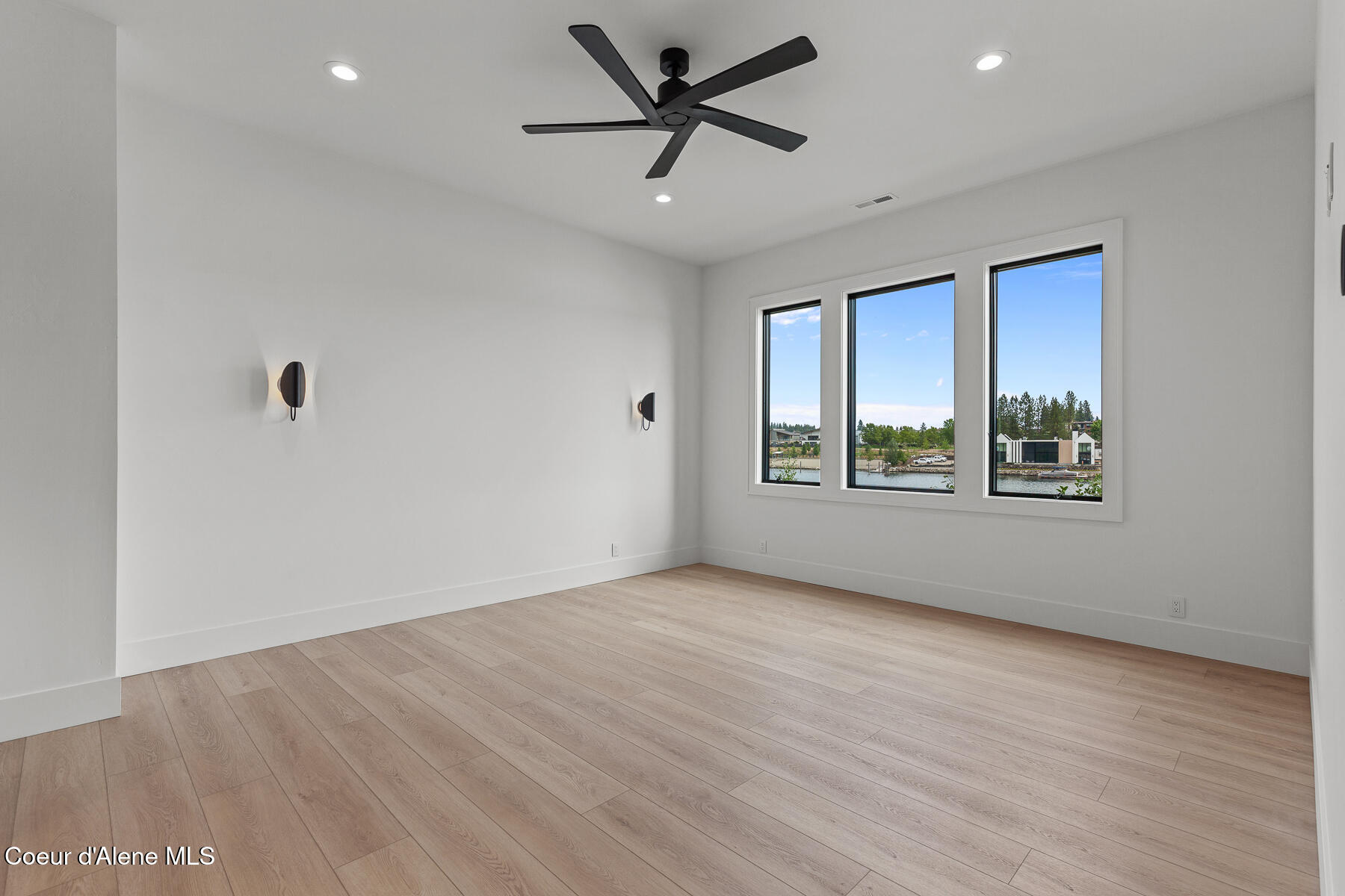 Coeur d'Alene, Idaho, 83814, United States, 5 Bedrooms Bedrooms, ,6 BathroomsBathrooms,Residential,For Sale,1920855