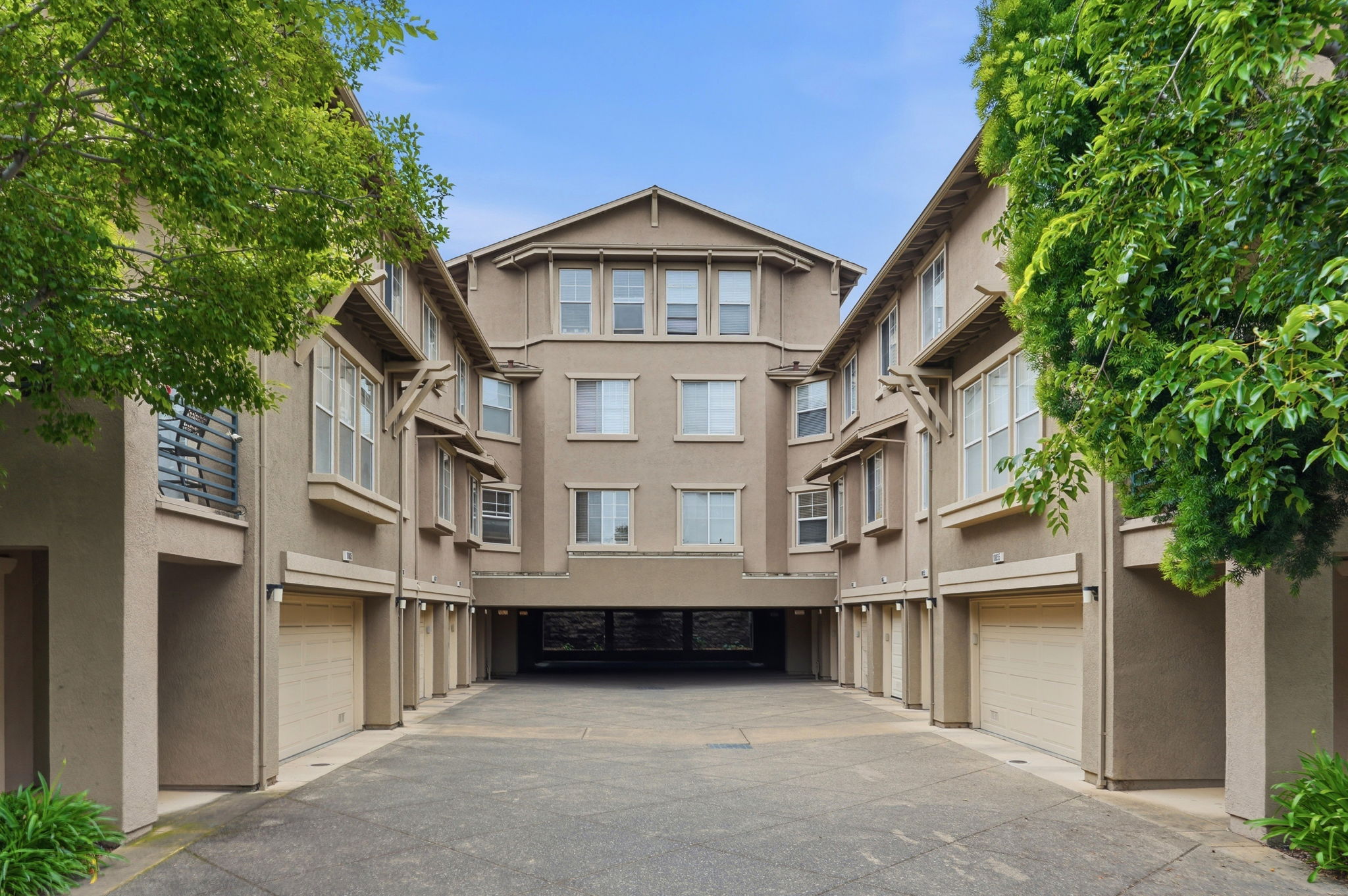  Spacious and Newly Updated Durant Square Townhome - 物件實景