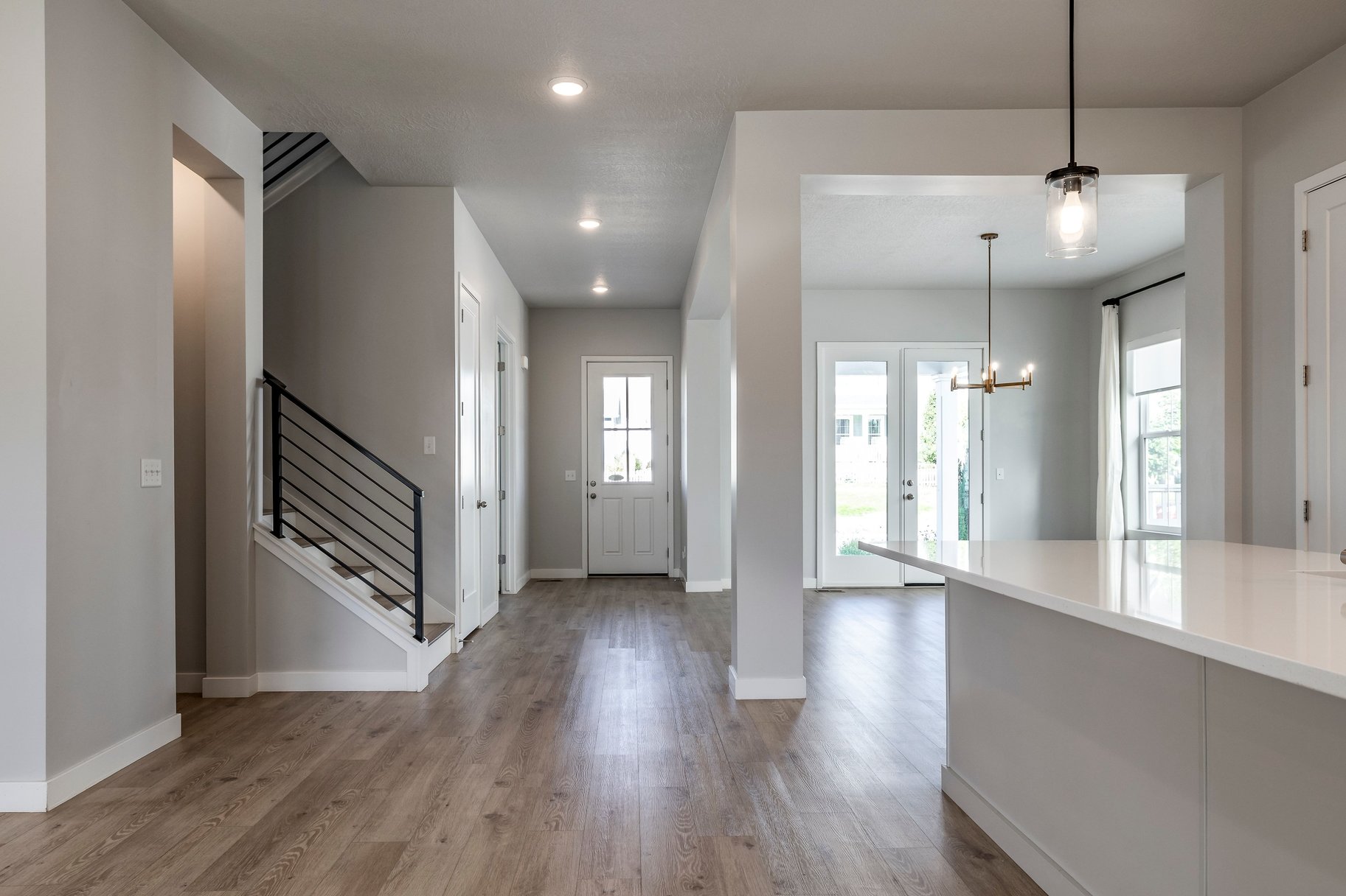  Beautiful Daybreak Home with Space, Style & a Private Backyard - 物件實景